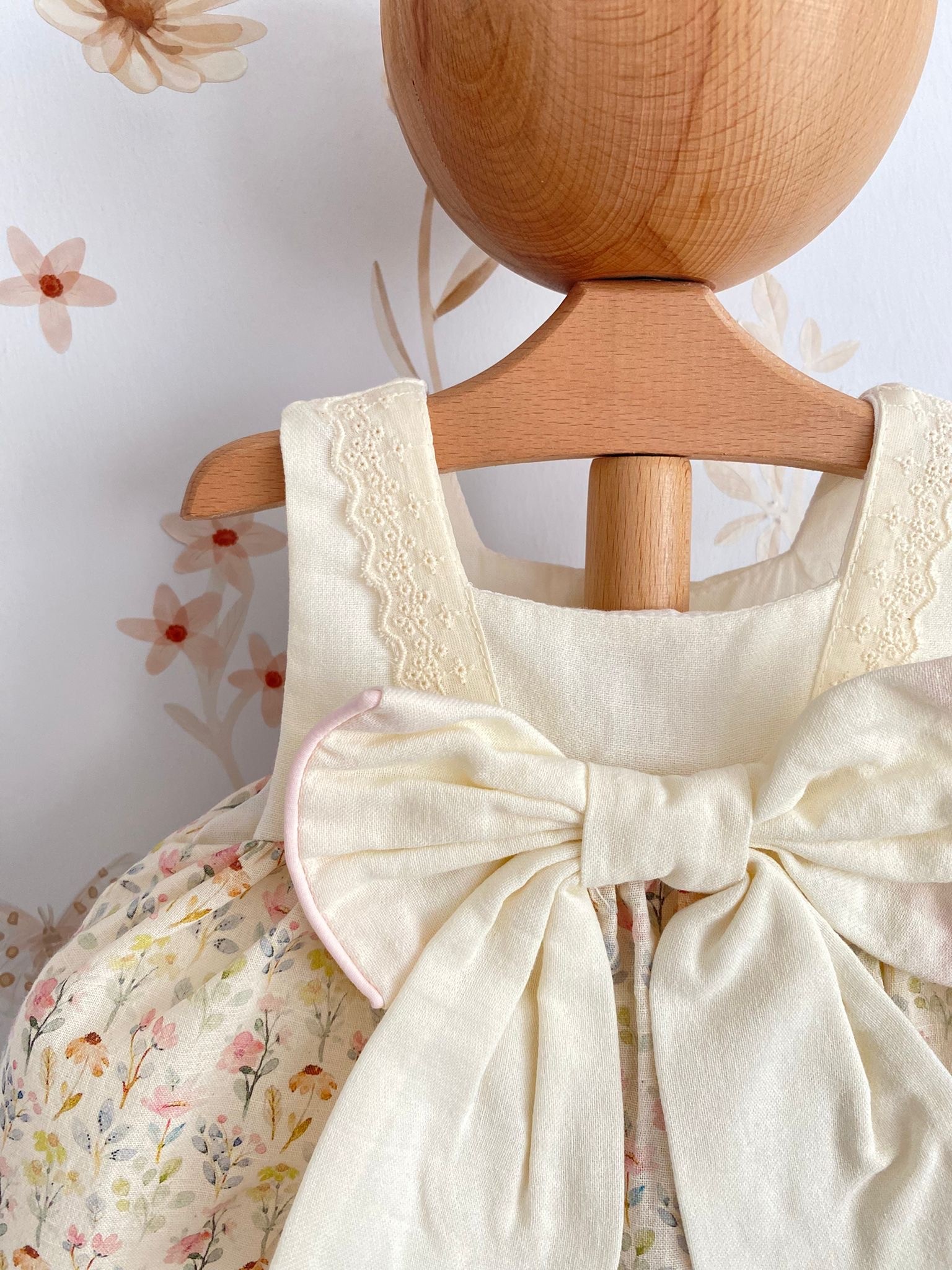 Kız Bebek Kurdele Detaylı Vintage Elbise