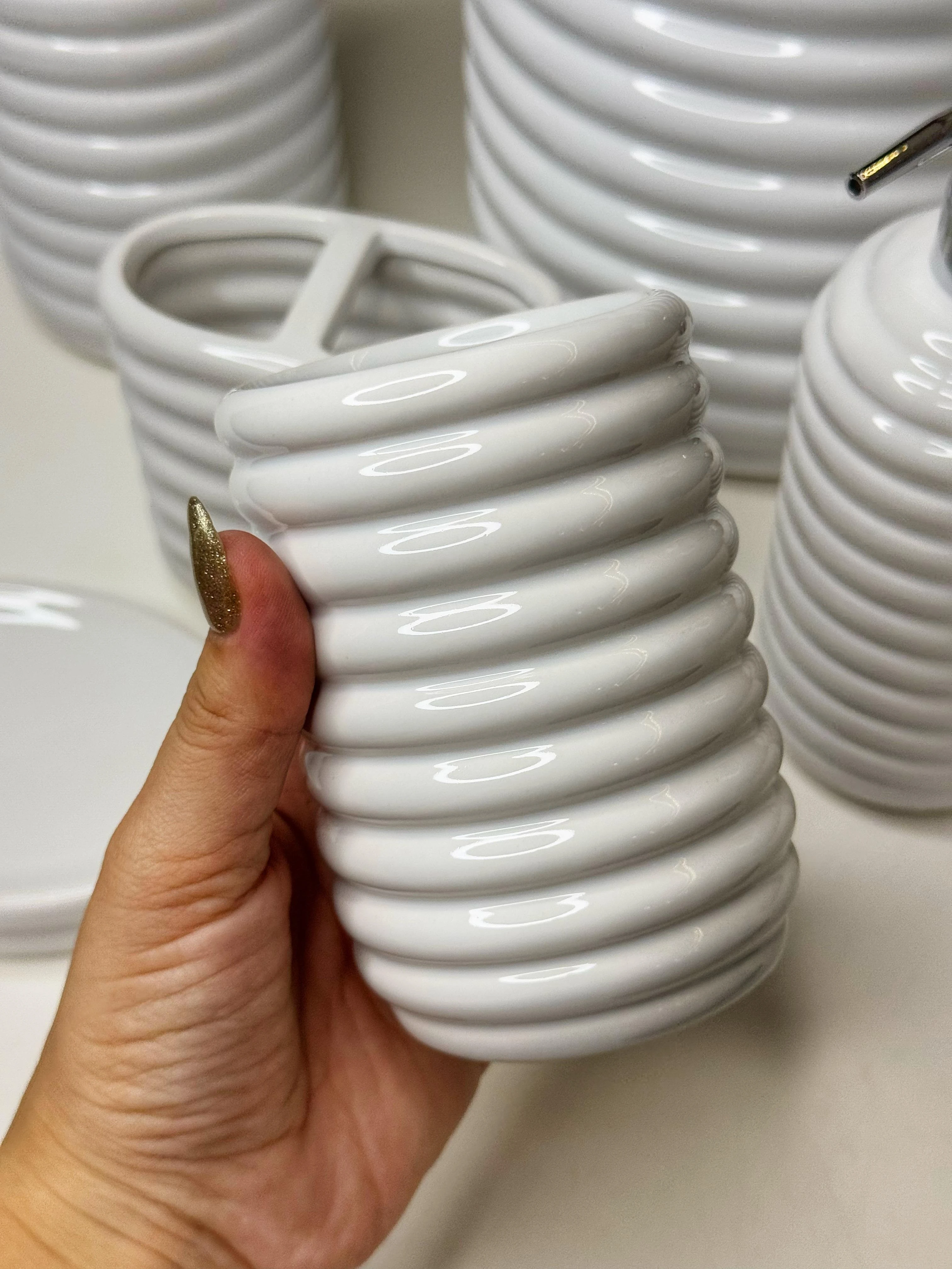 Due Porselen Banyo Seti