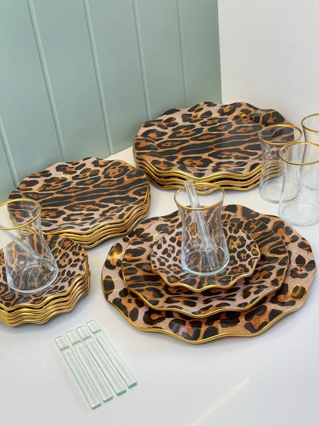 Leopar Desen 30 Parca 6 Kisilik Kahvalti / Cay Takimi