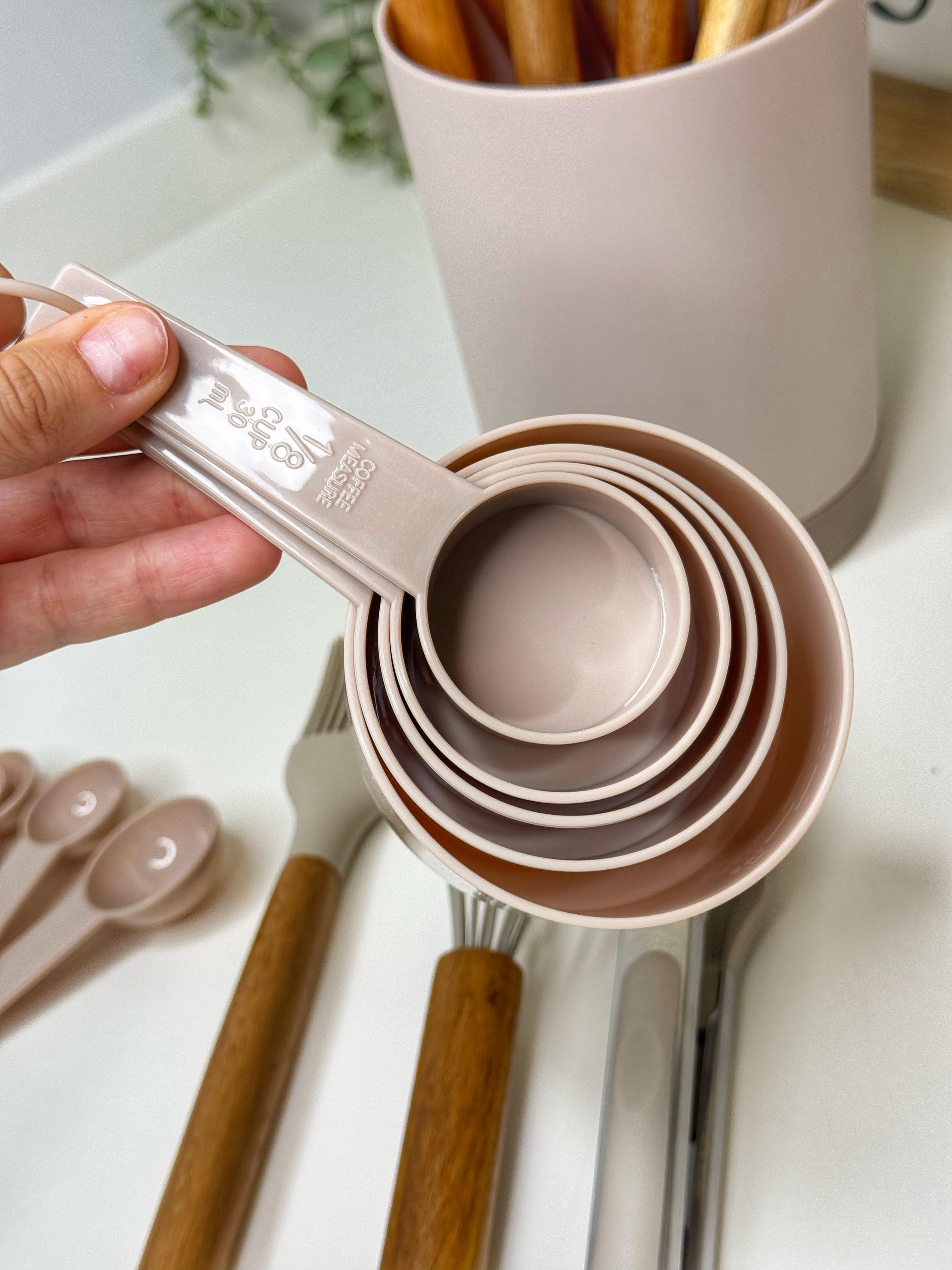 22 Parça Silikon Set & Ölçek Kaşığı