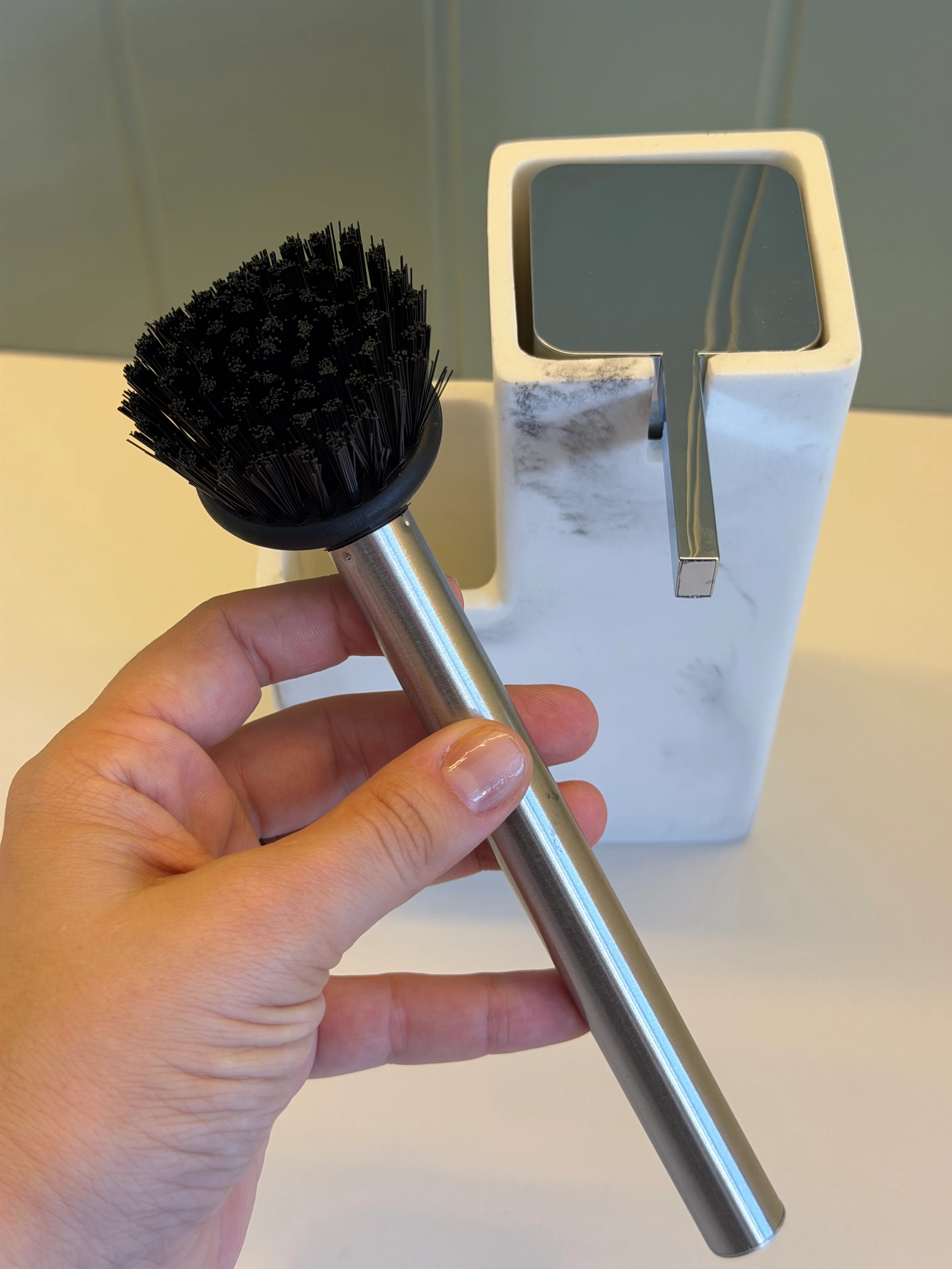 Porselen Fırçalı ve Hazneli Sıvı Sabunluk 