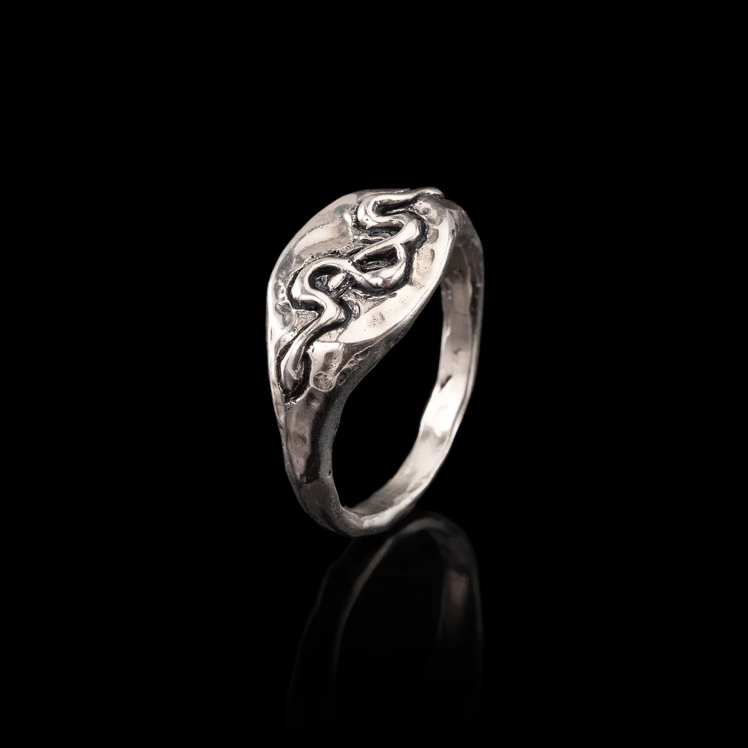 Vermis Ring