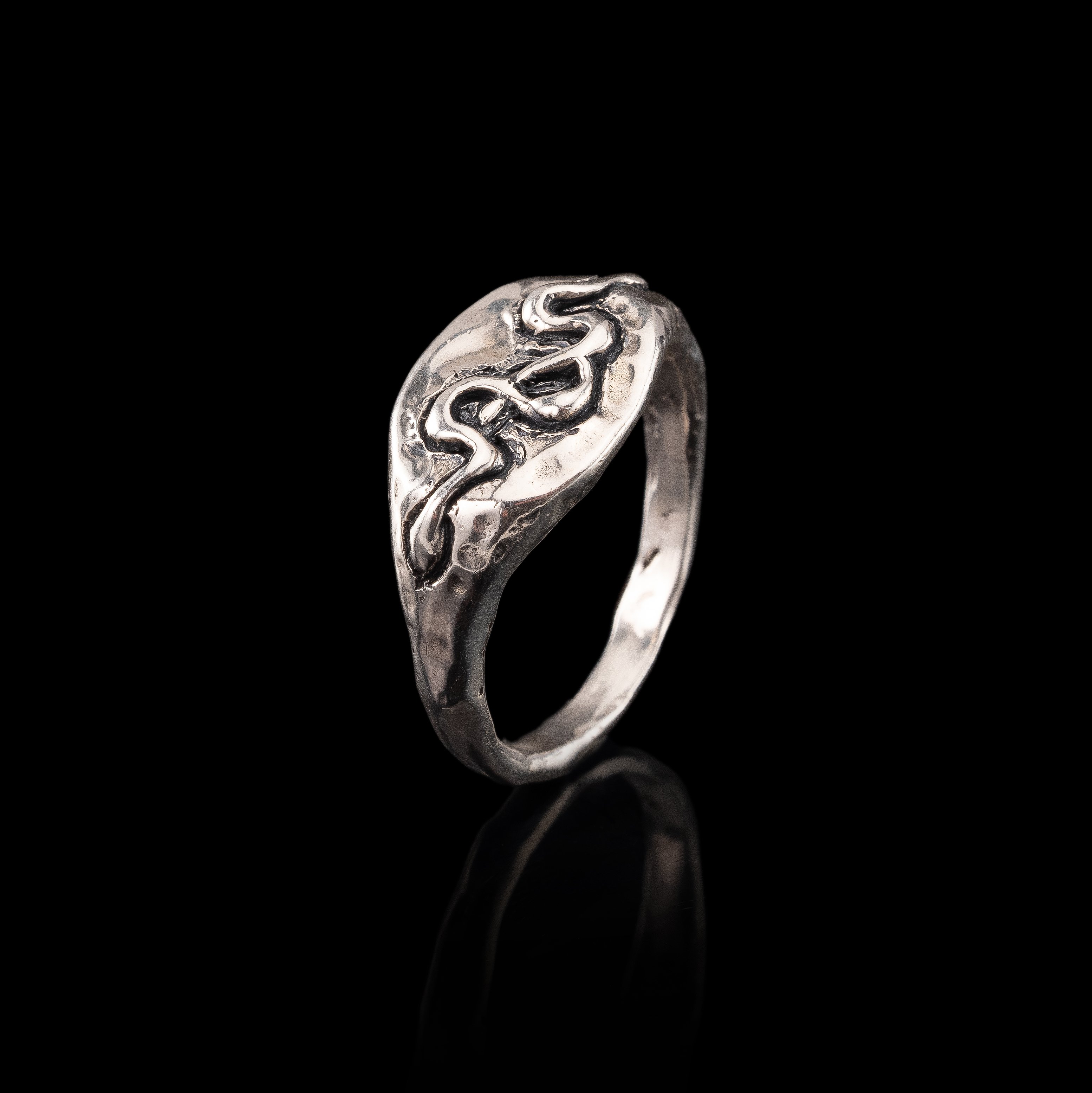 Vermis Ring