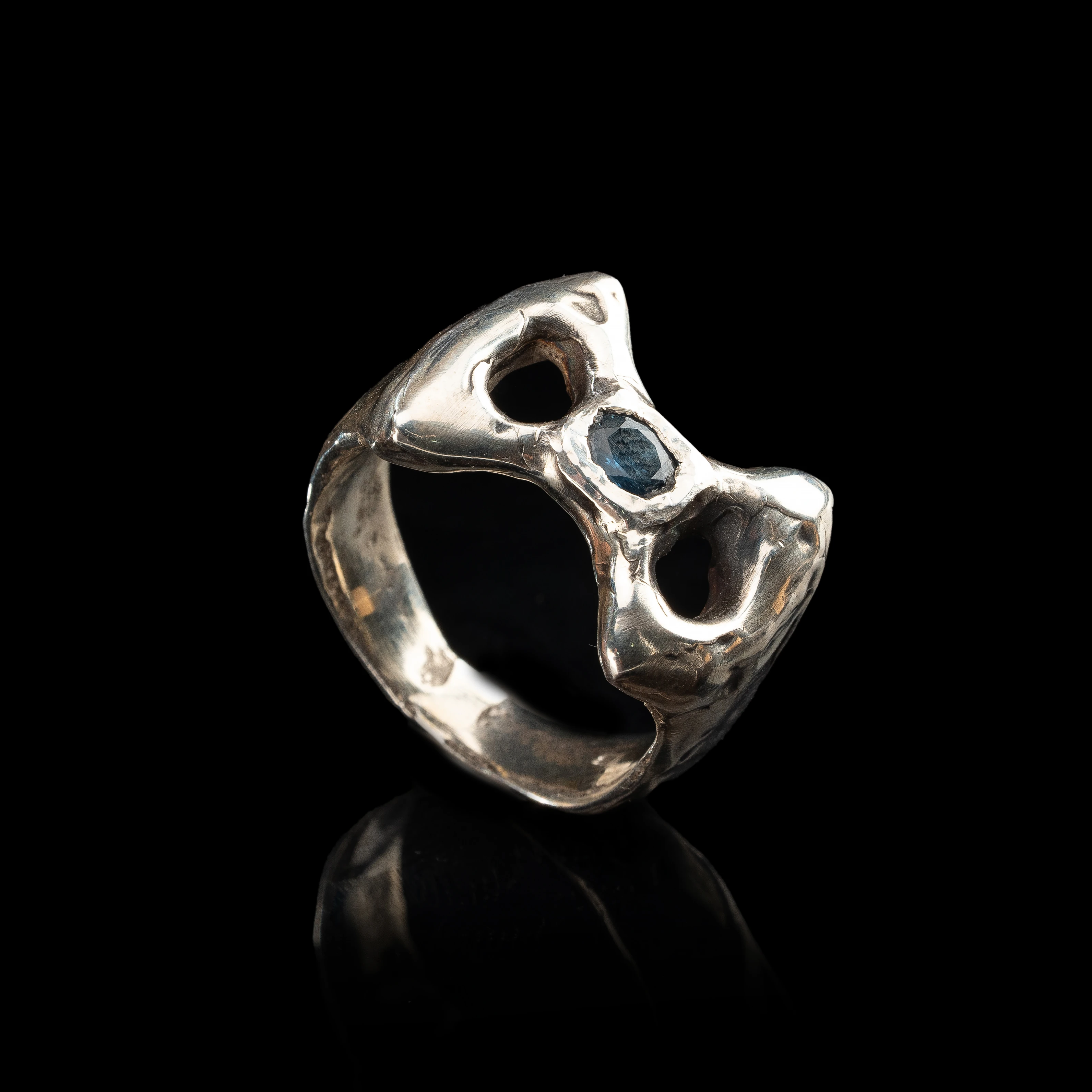 Caelum Ring
