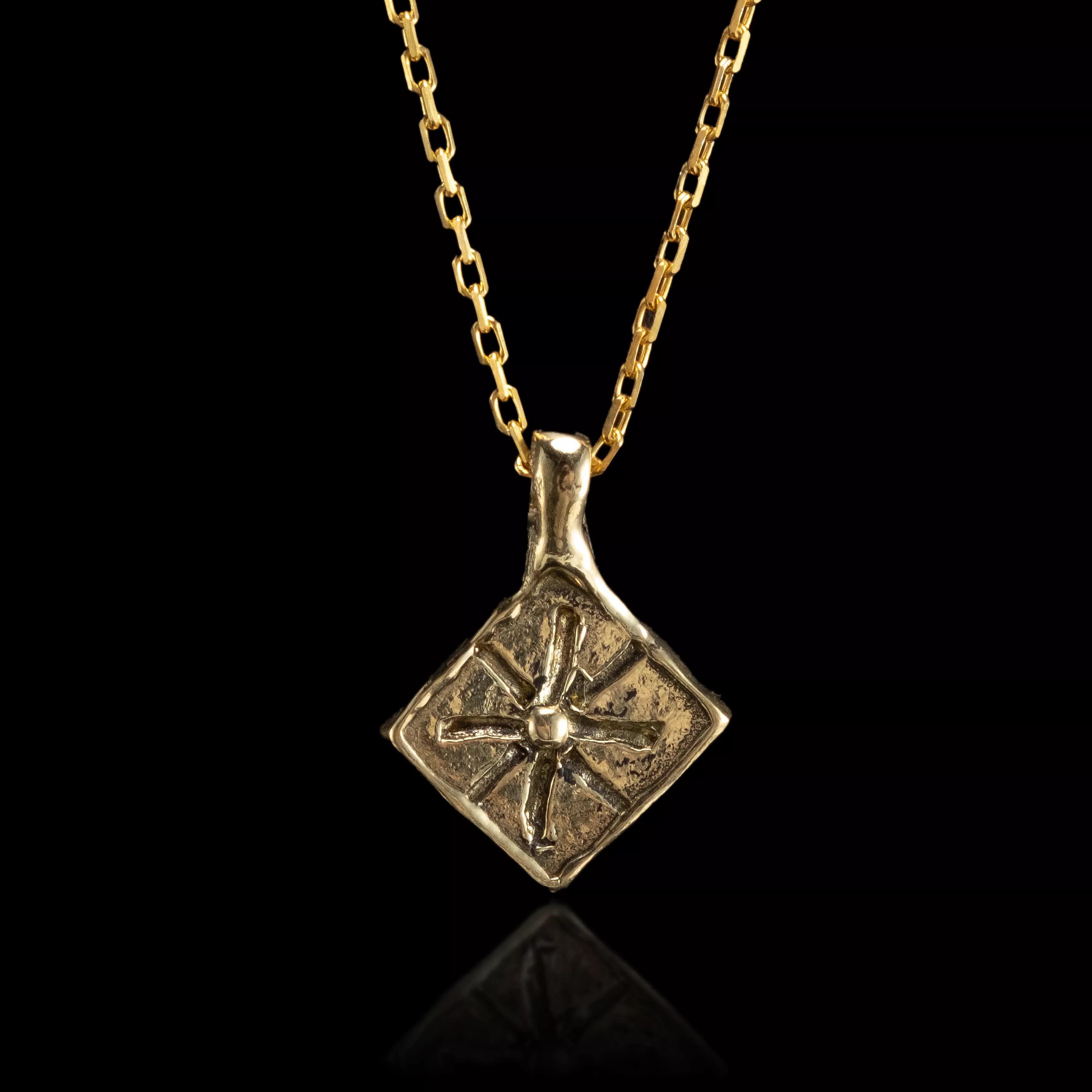 THE WIND ROSE NECKLACE