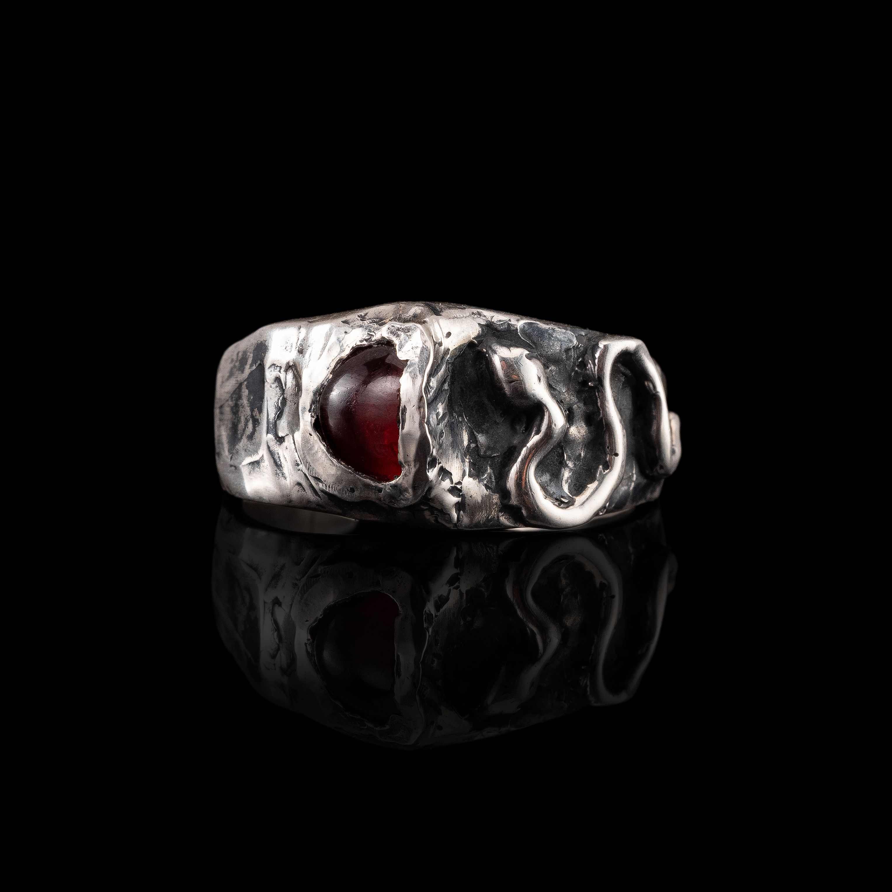 Vermis Noctis Ring