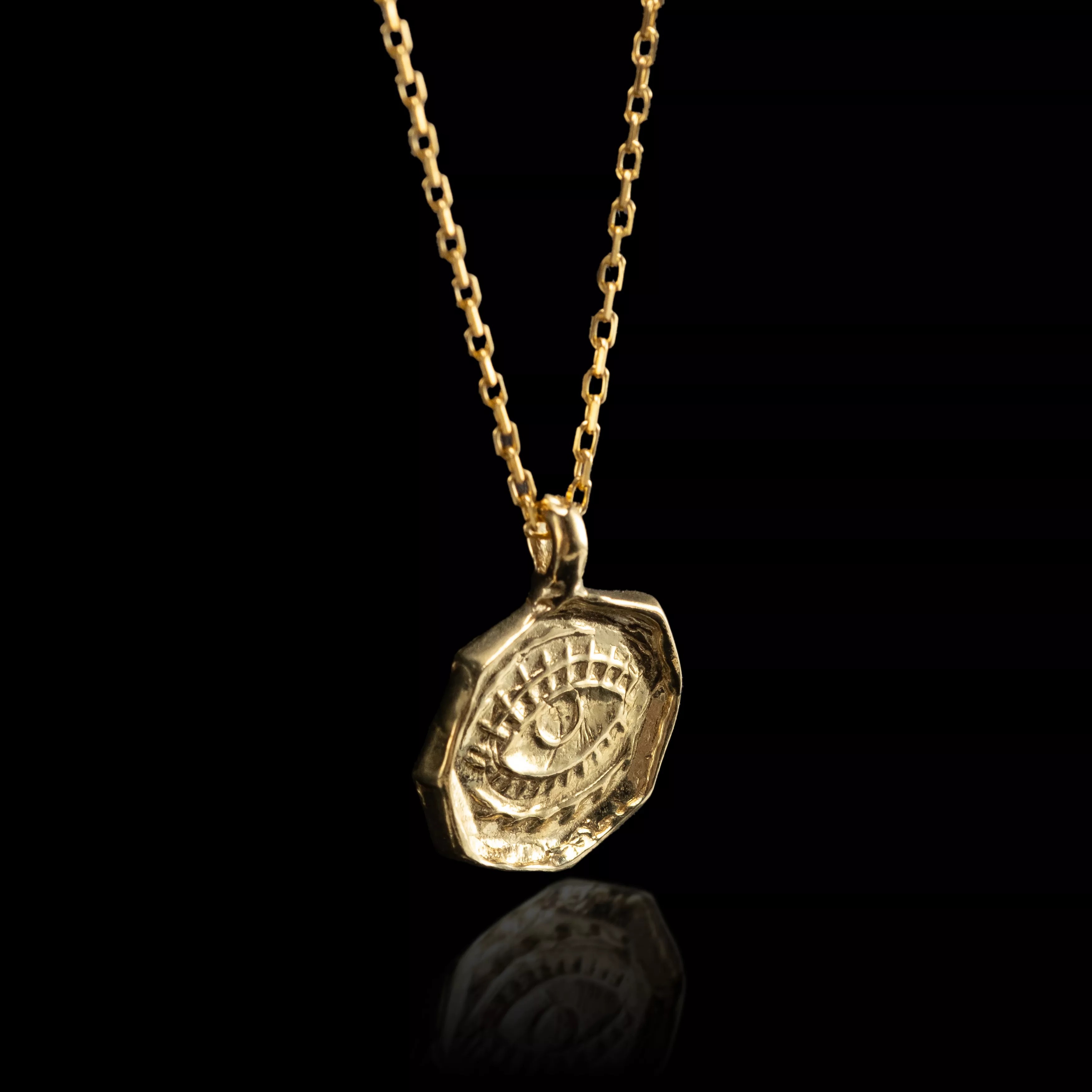 THE ENIGMATIC GAZE NECKLACE 