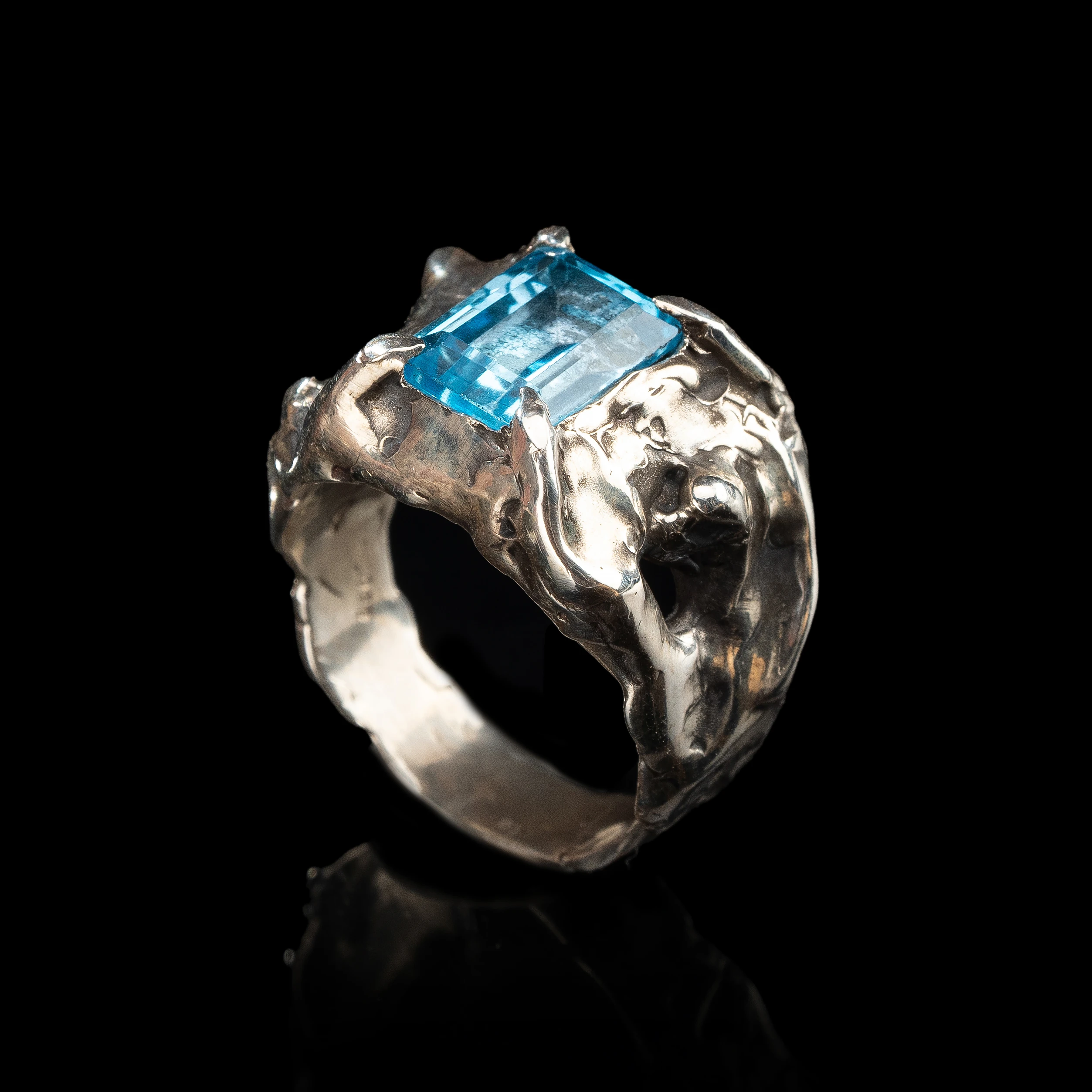 Aquilum Ring
