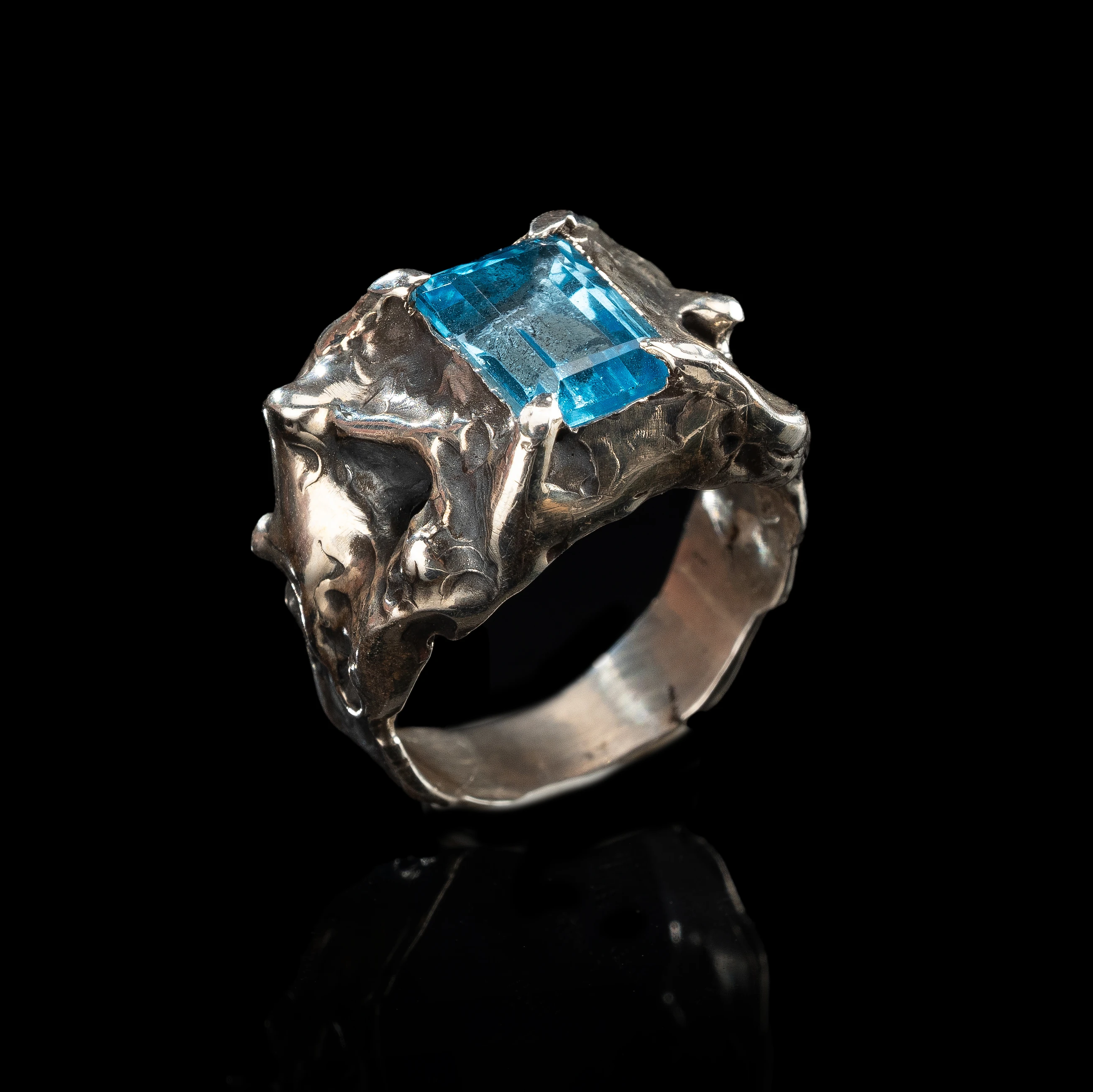 Aquilum Ring