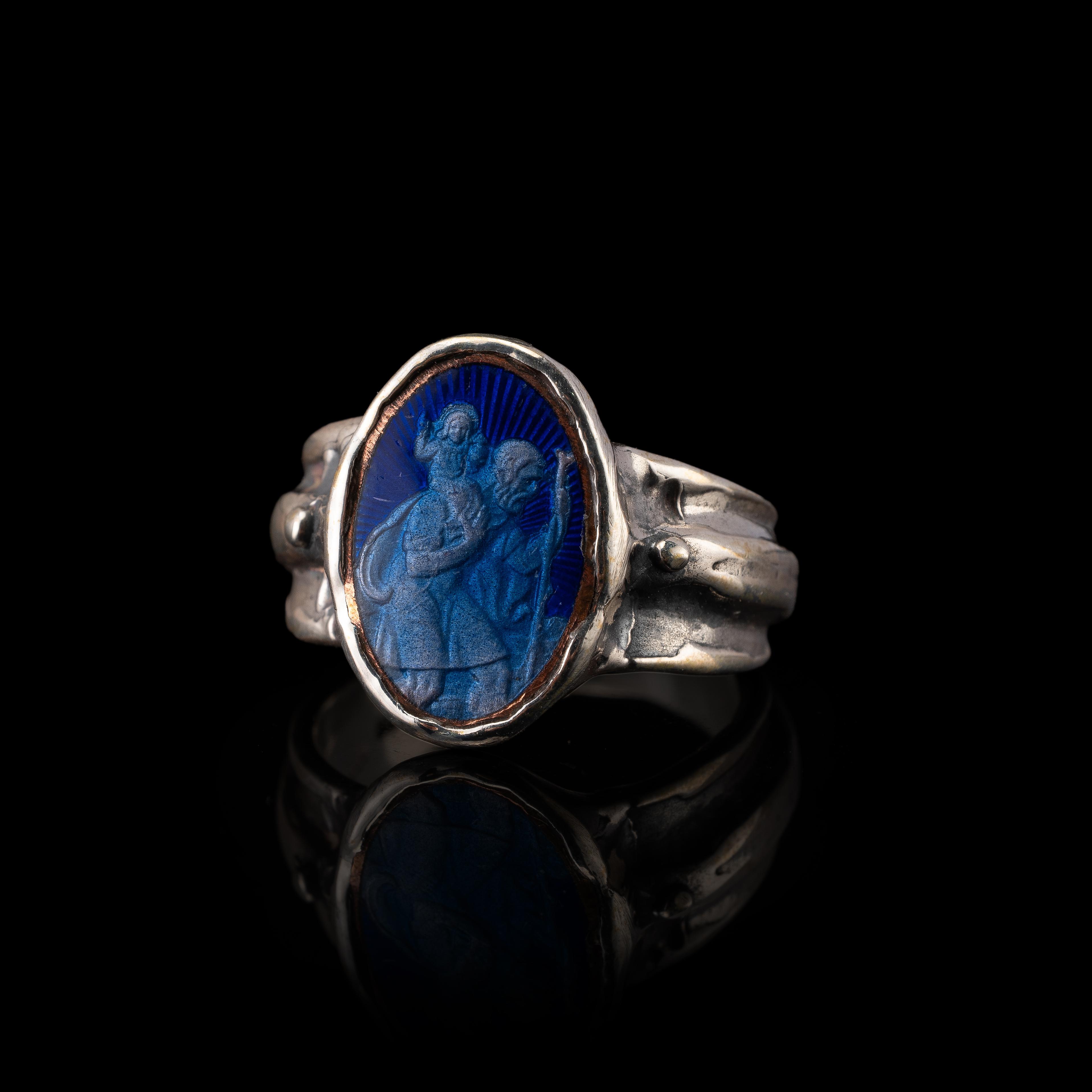 Sanctus Ring