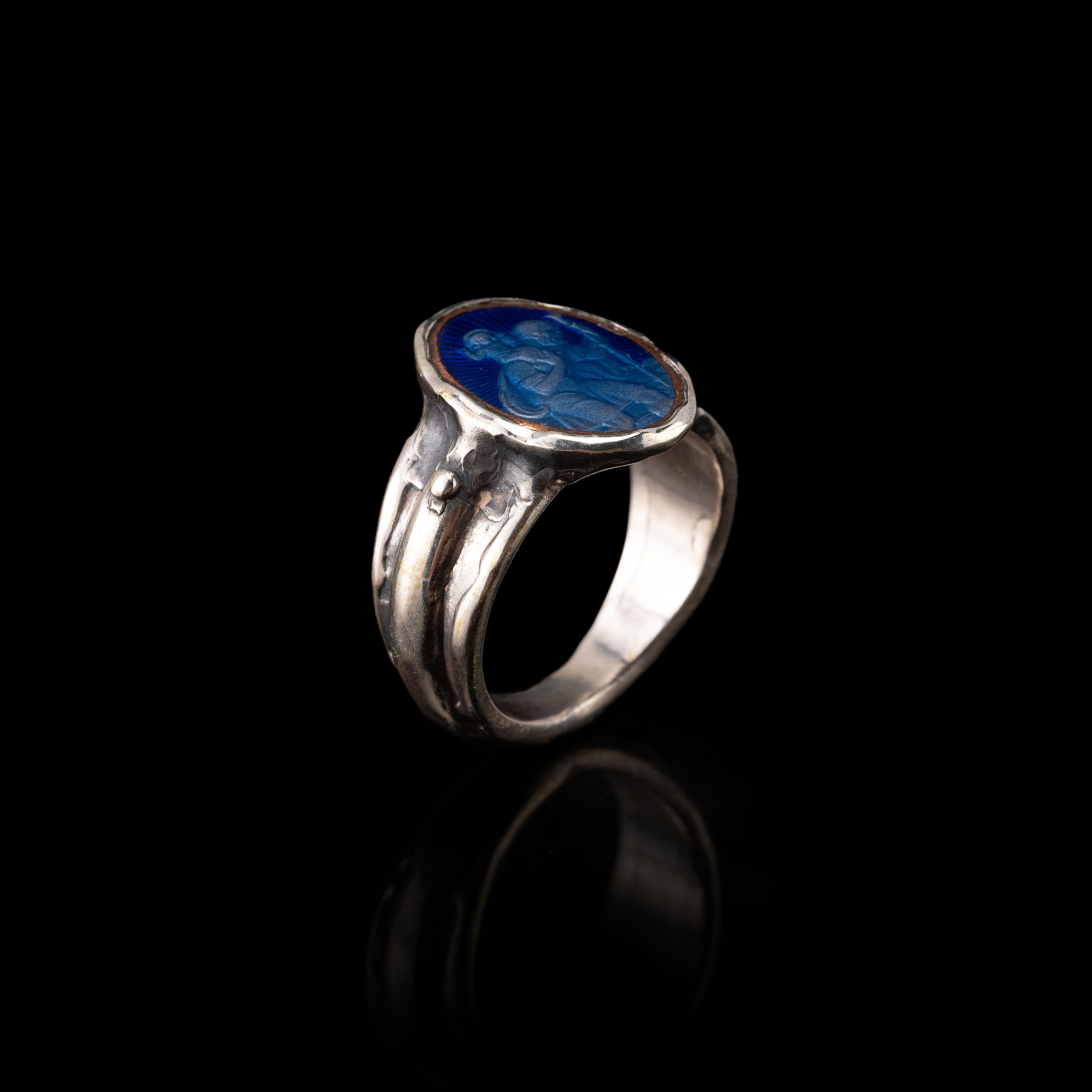 Sanctus Ring