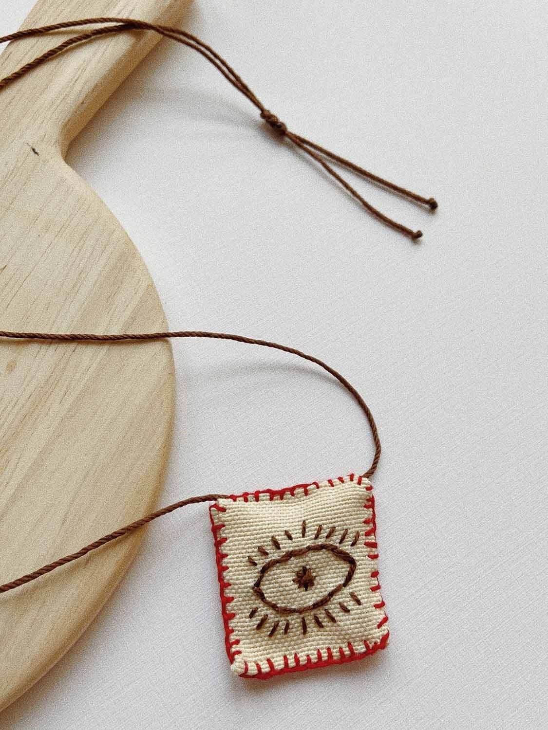Kahverengi Göz Amulet Kolye