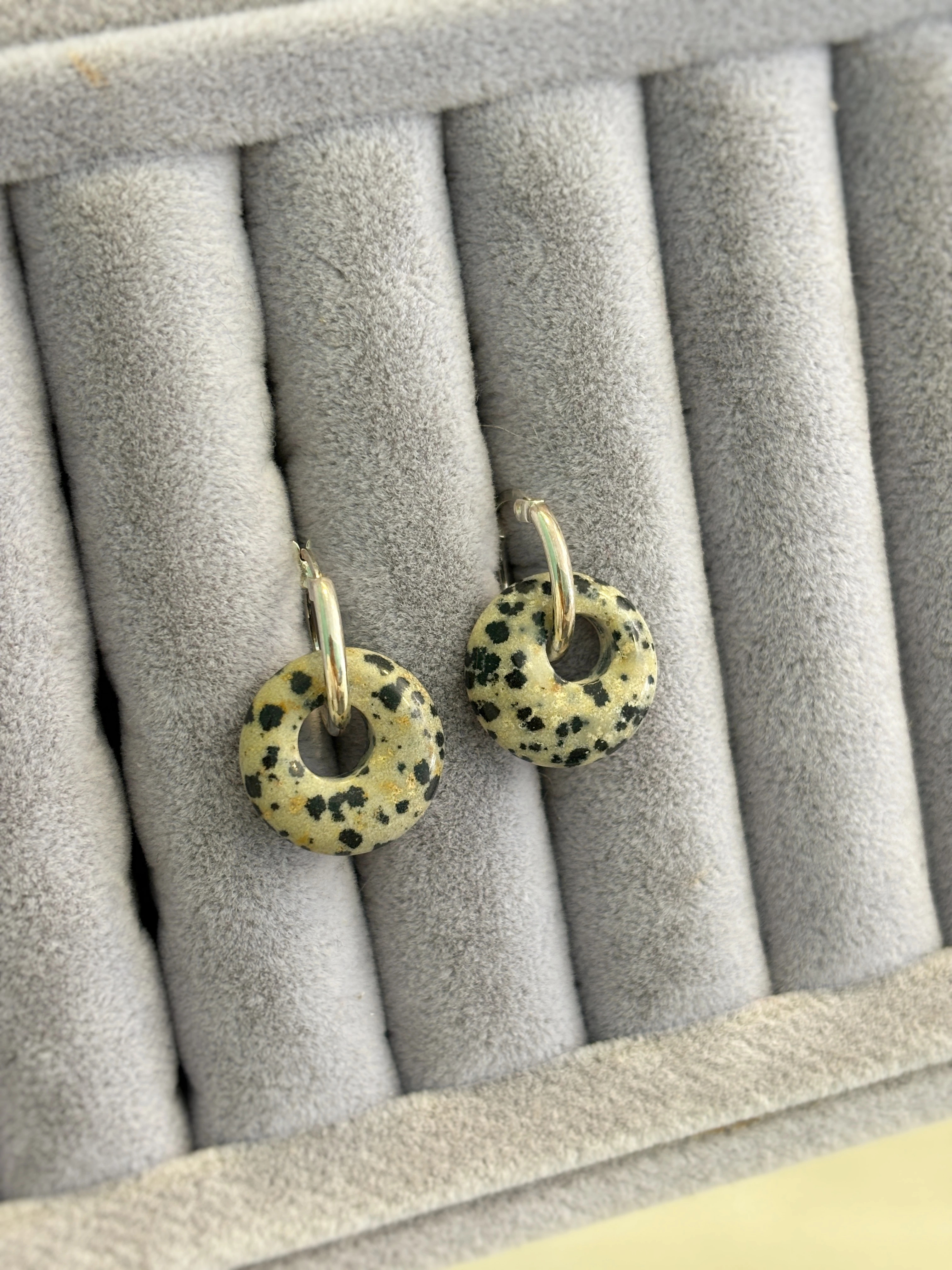 Dalmatian Jasper Doğal Taş Minimal Halka Küpe | 925 Ayar Gümüş