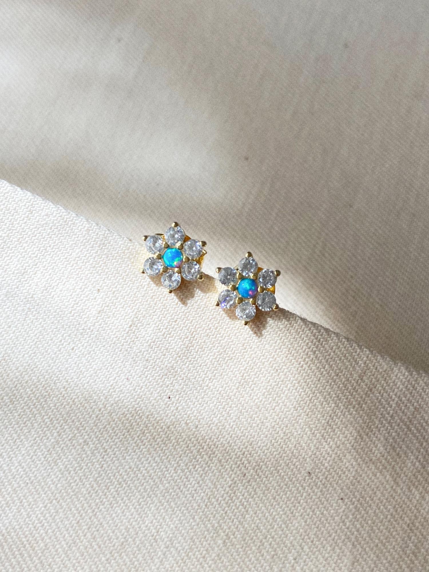 Opal Çiçek Mini Küpe | 925 Ayar Gümüş