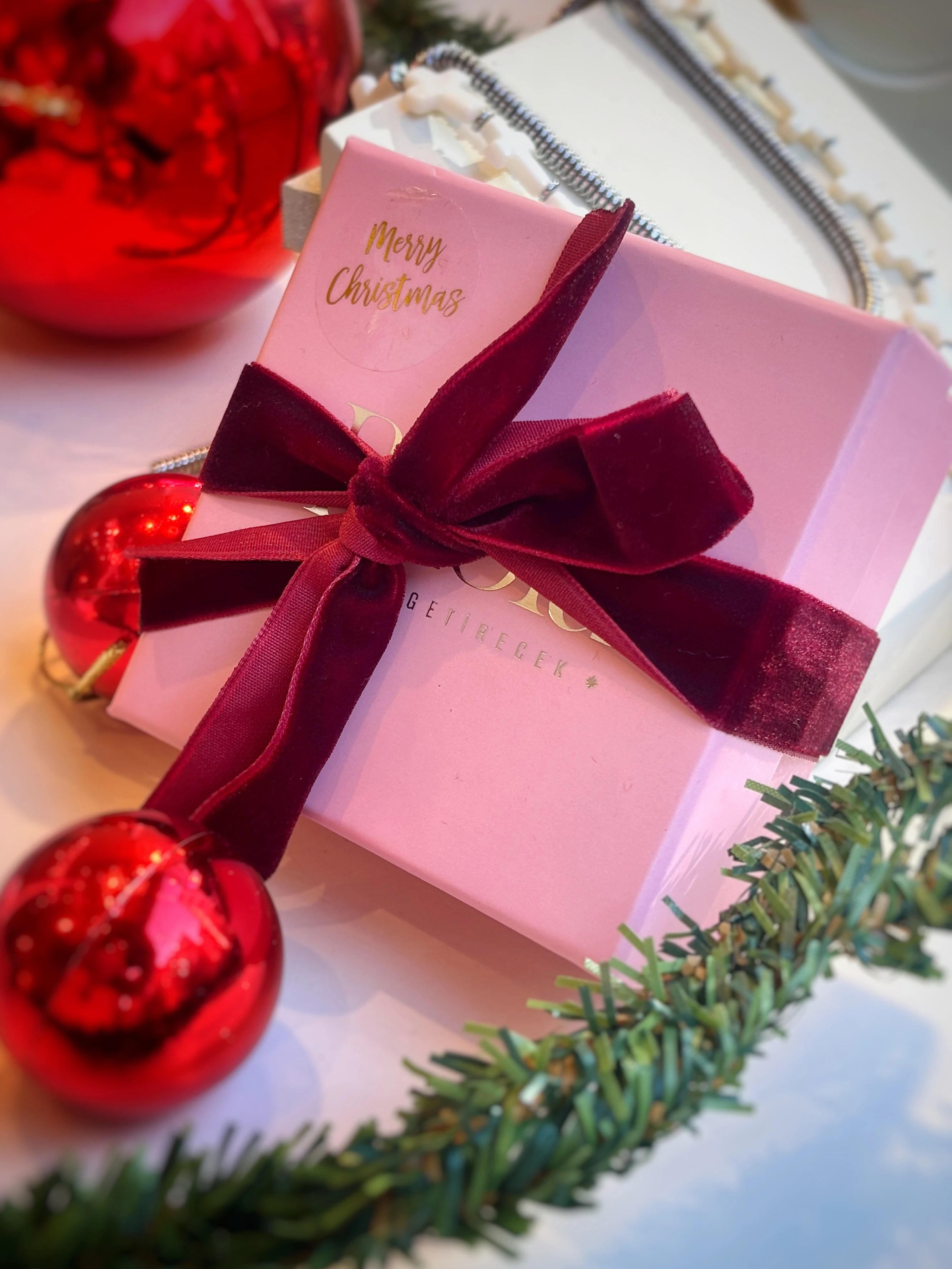 Yılbaşı Hediye Paketi