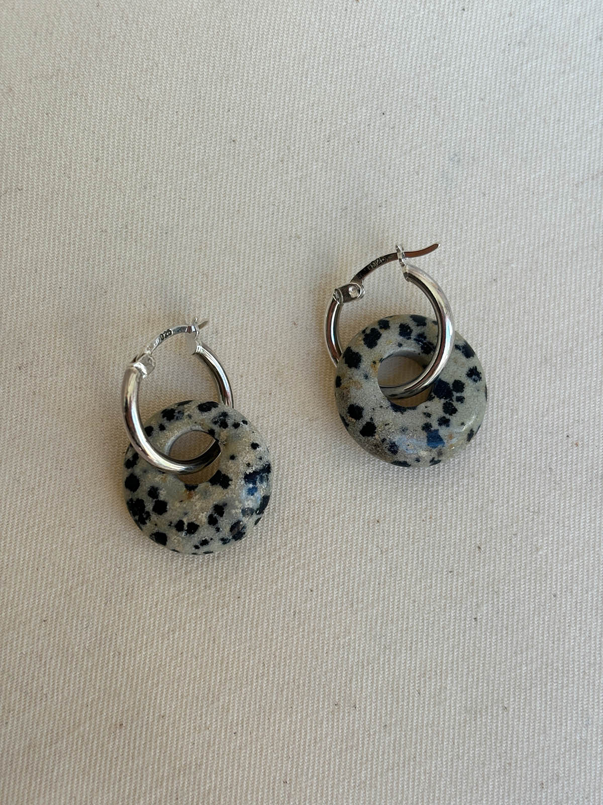 Dalmatian Jasper Doğal Taş Minimal Halka Küpe | 925 Ayar Gümüş