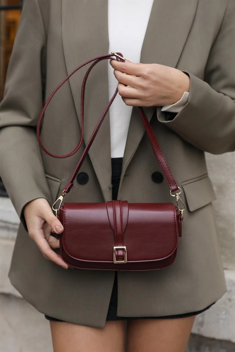 Alin Tokalı Omuz Askılı Çanta