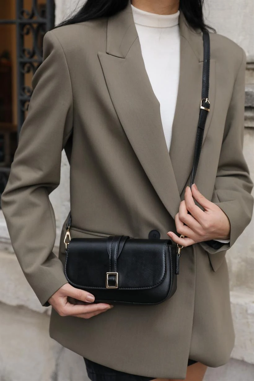 Alin Tokalı Omuz Askılı Çanta - Siyah