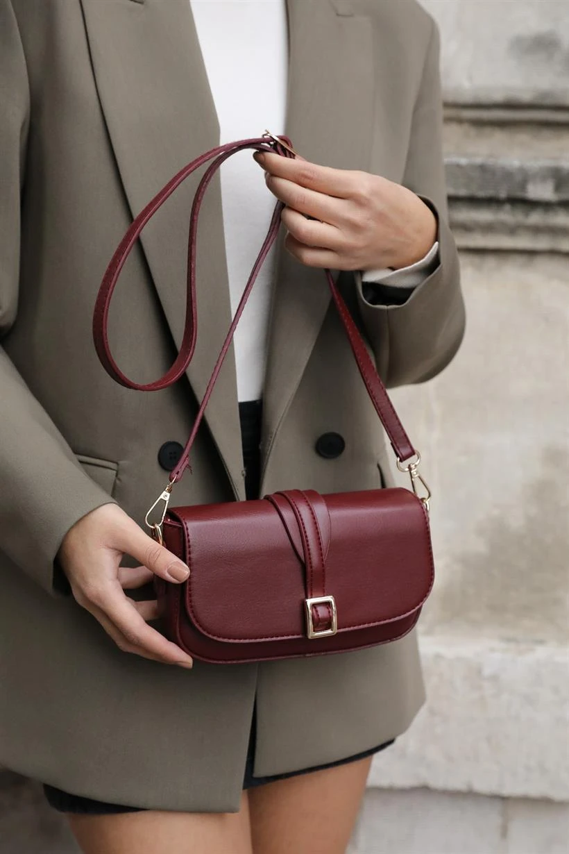 Alin Tokalı Omuz Askılı Çanta