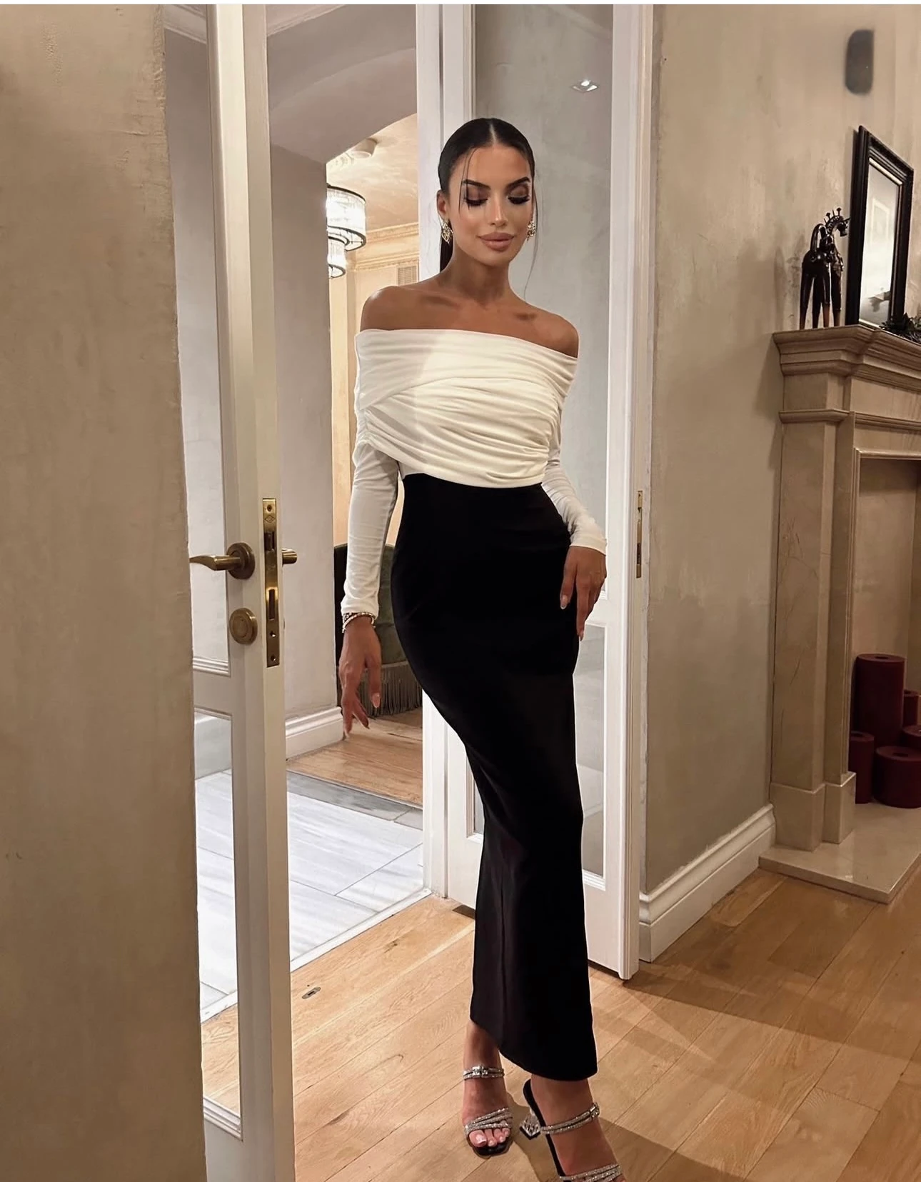 Off Shoulder Drapeli Siyah-Beyaz Maxi Elbise