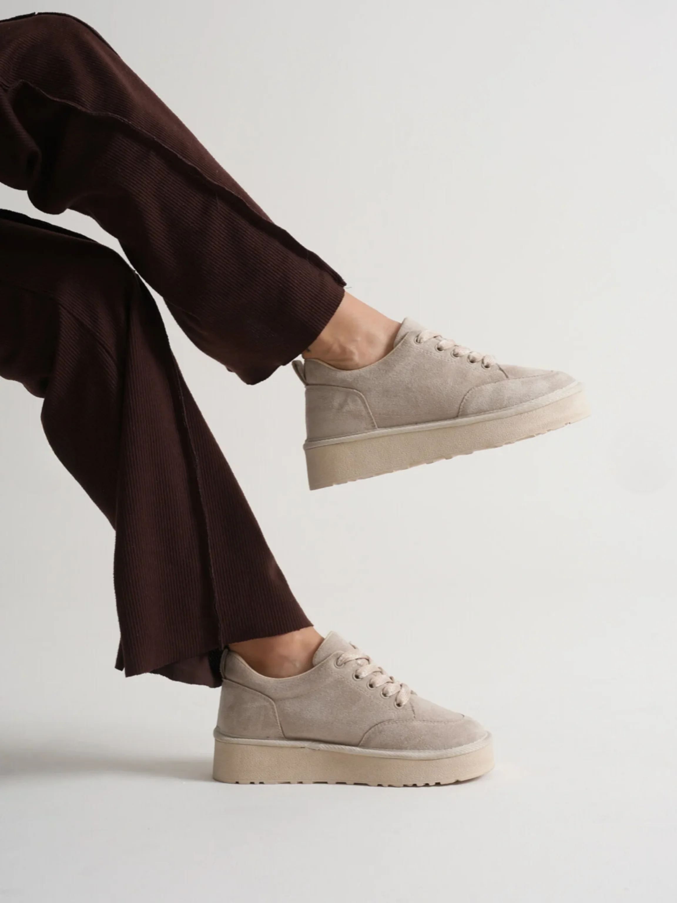 CozyStep Süet Bağcıklı Sneaker - Bej