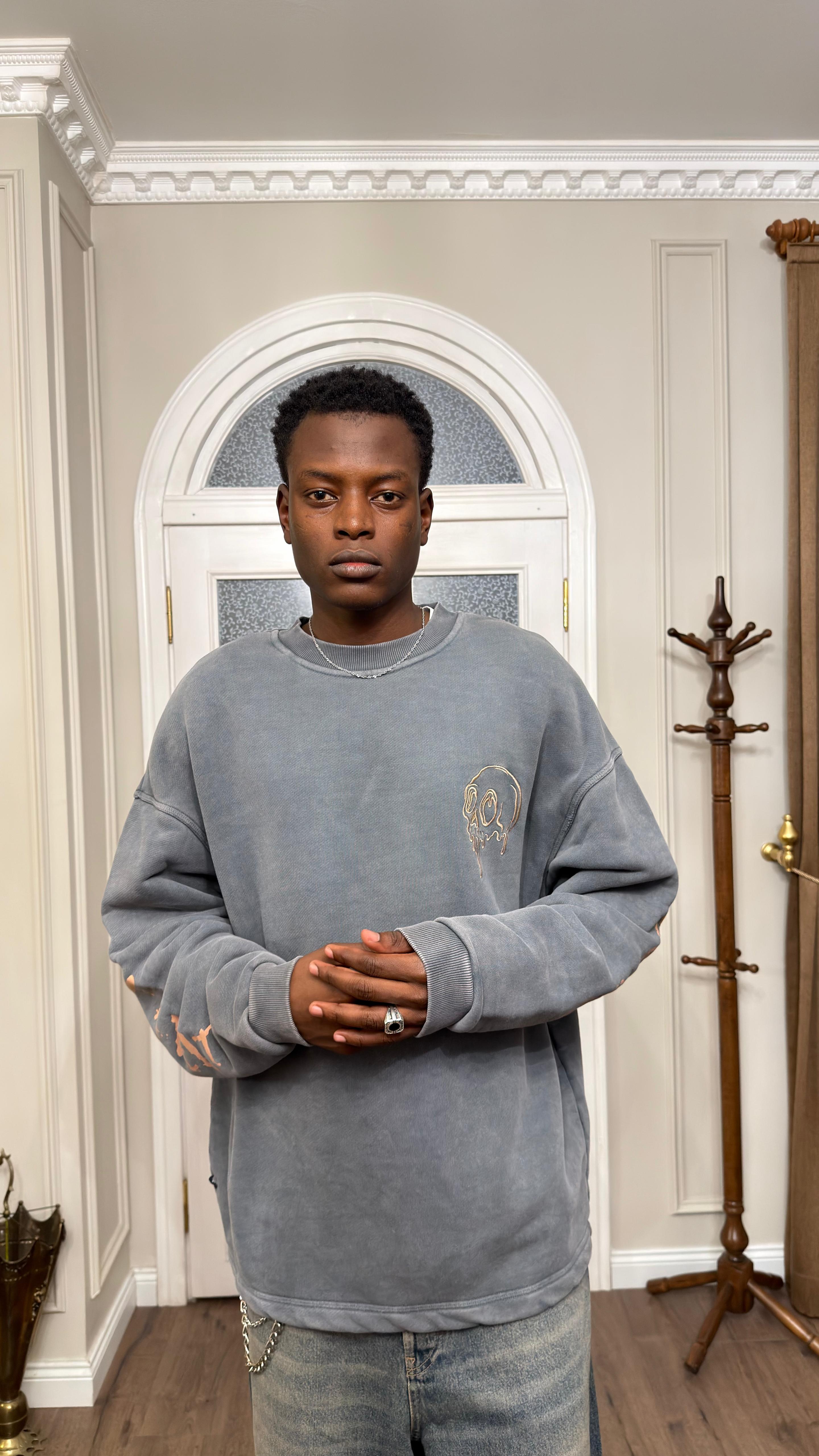 SKULL NAKIŞ DETAYLI BİSİKLET YAKA SWEATSHIRT