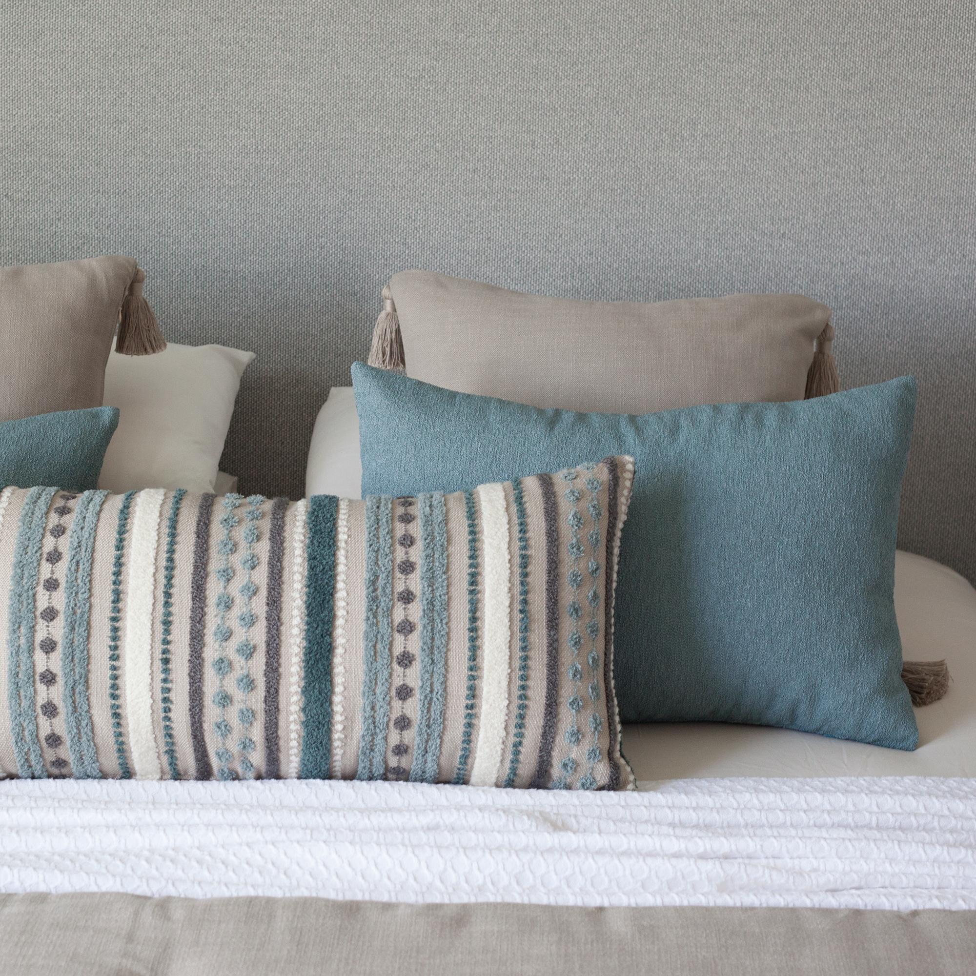 "Loom" Linen Tasseled Bed Runner + 5 Pillow Set Nomad Julia - Blue (Cover Only)