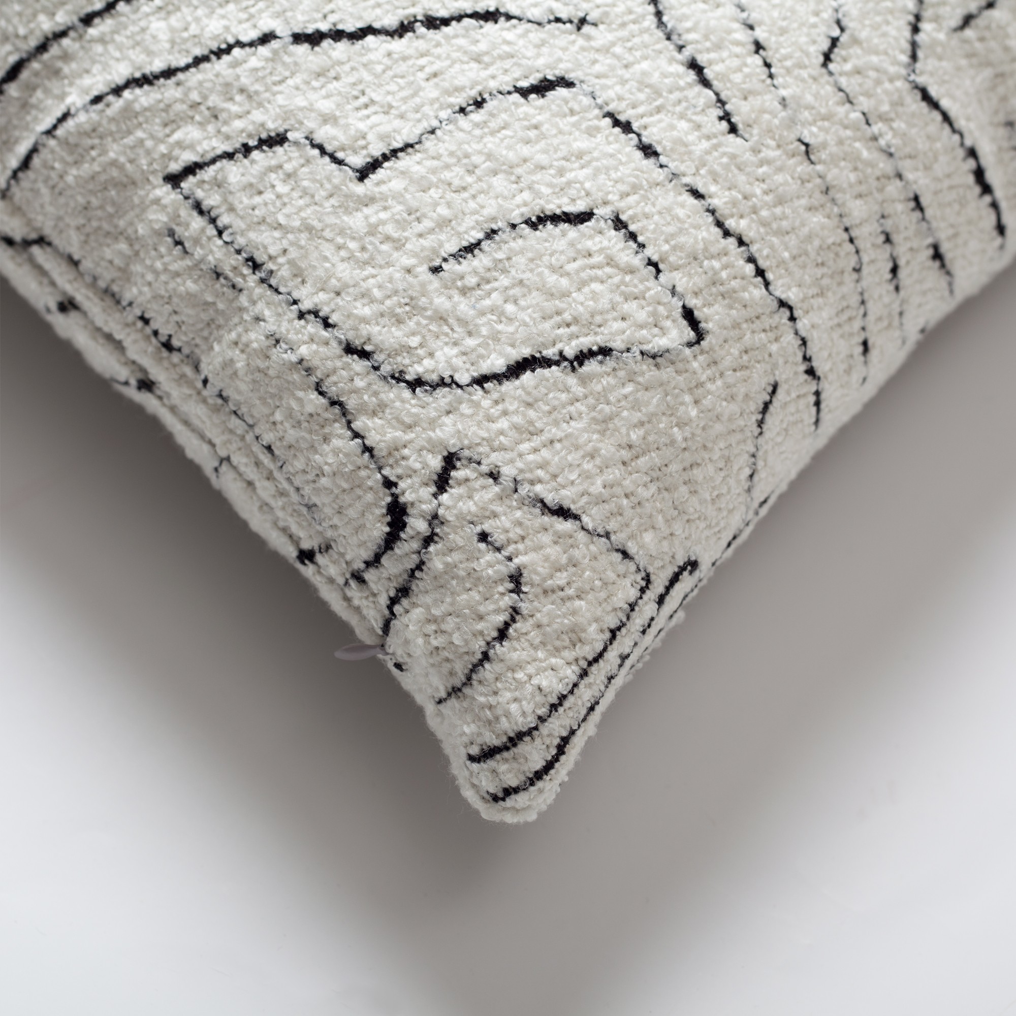 "Amorf" - Abstract Patterned 20x20 Inch Cushion - White and Black (Cover Only)