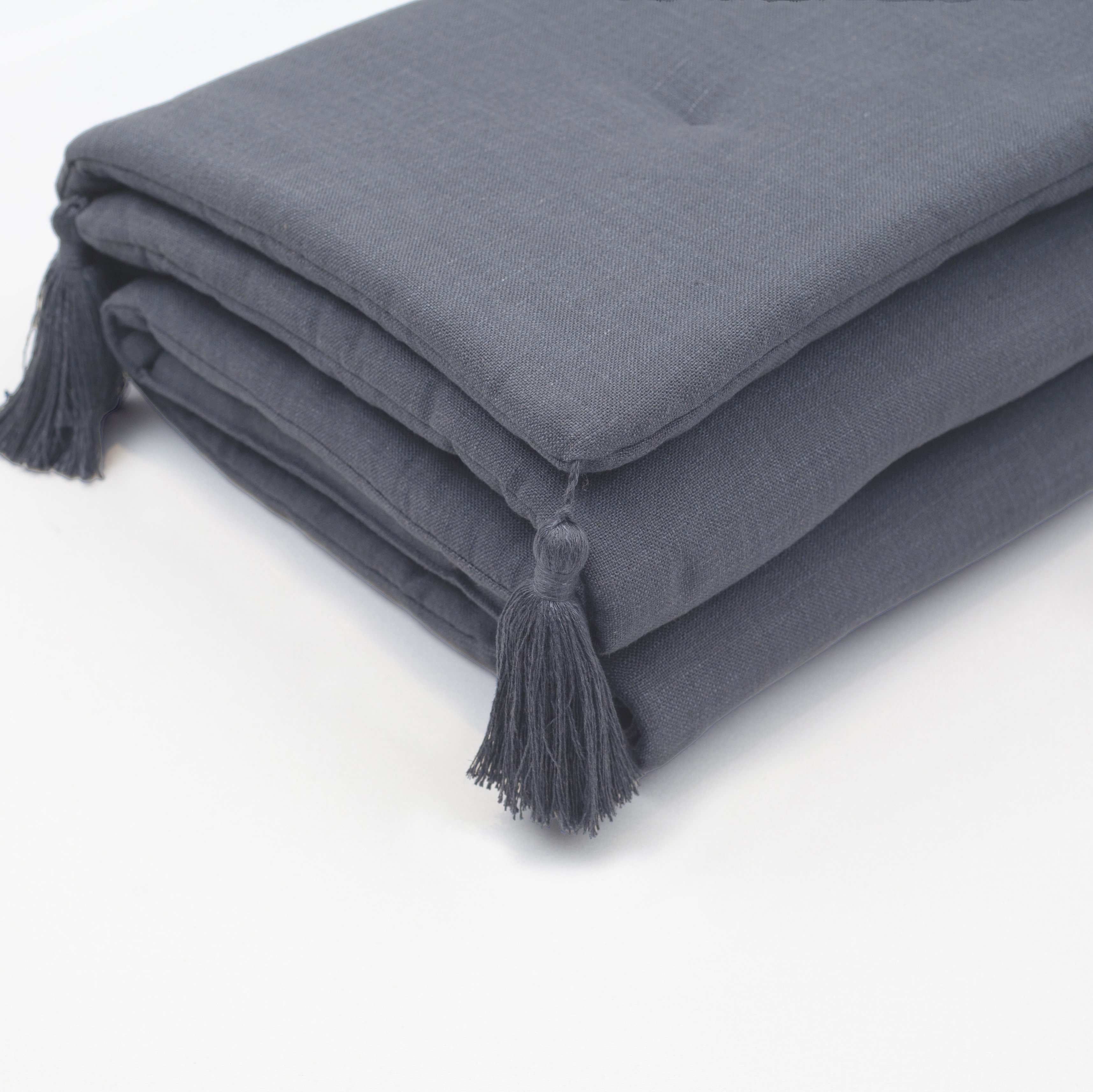 " Loom " Keten Püsküllü Yatak Runner + 3 Yastıklı Mavi Nomad - Koyu Gri