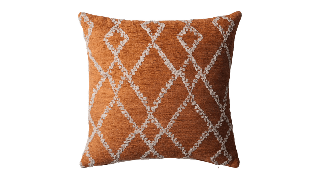 Savoy Geometrik Baklava Desenli Kırlent, yaşam alanlarınıza modern ve sofistike bir dokunuş katmak için tasarlandı.