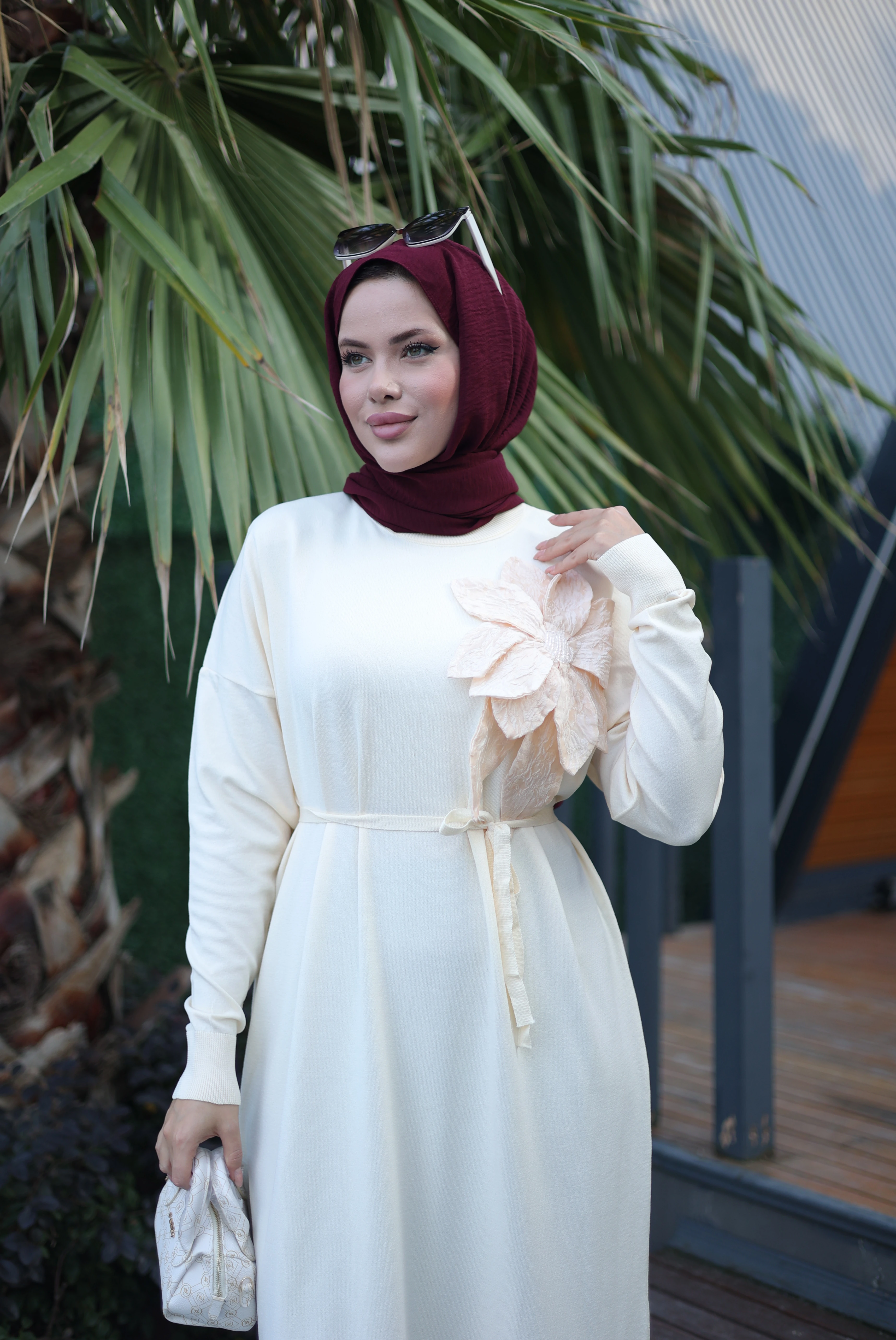 3D Çiçek Detaylı Kuşaklı Uzun Elbise