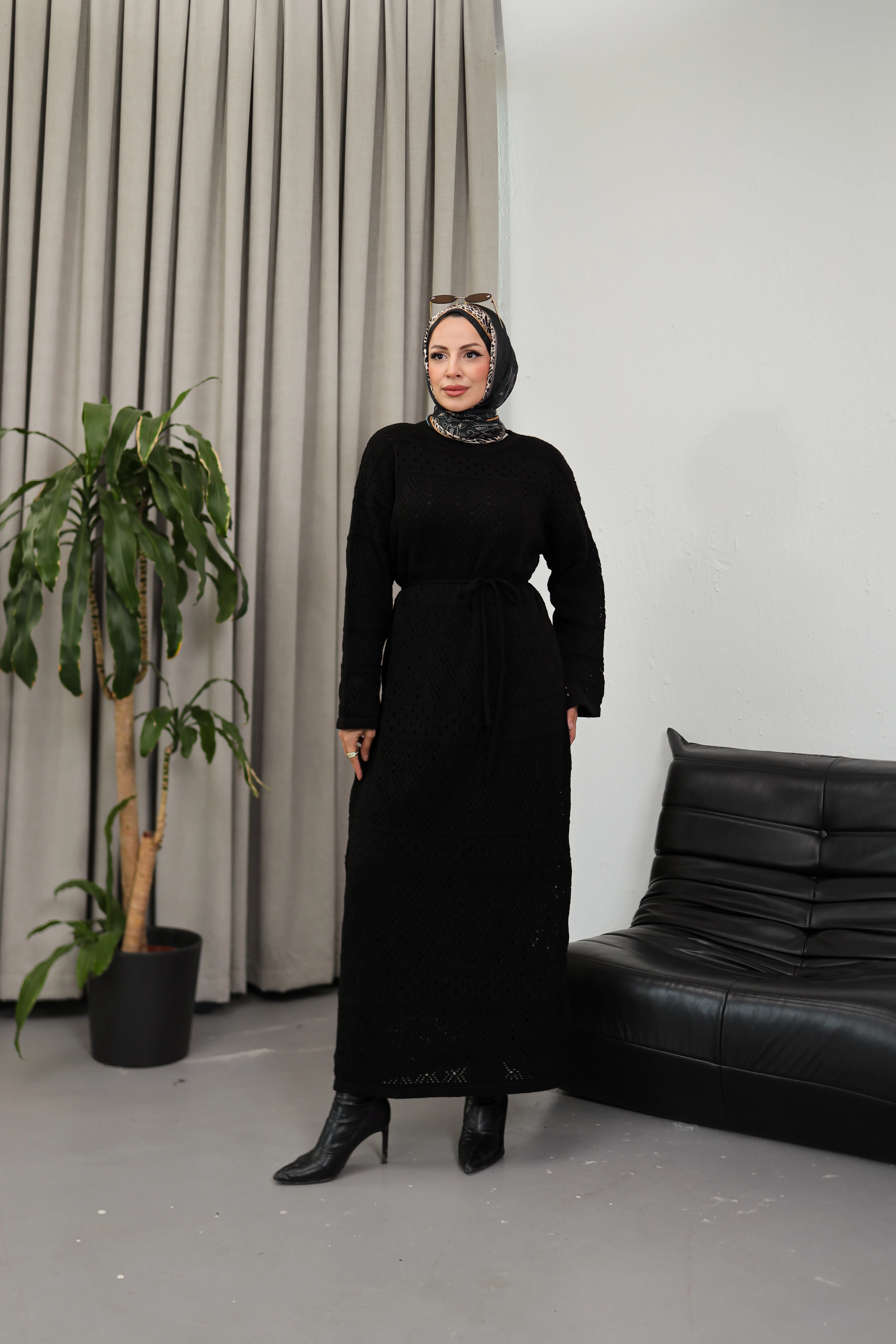 Ajurlu Kuşaklı Triko Elbise - siyah