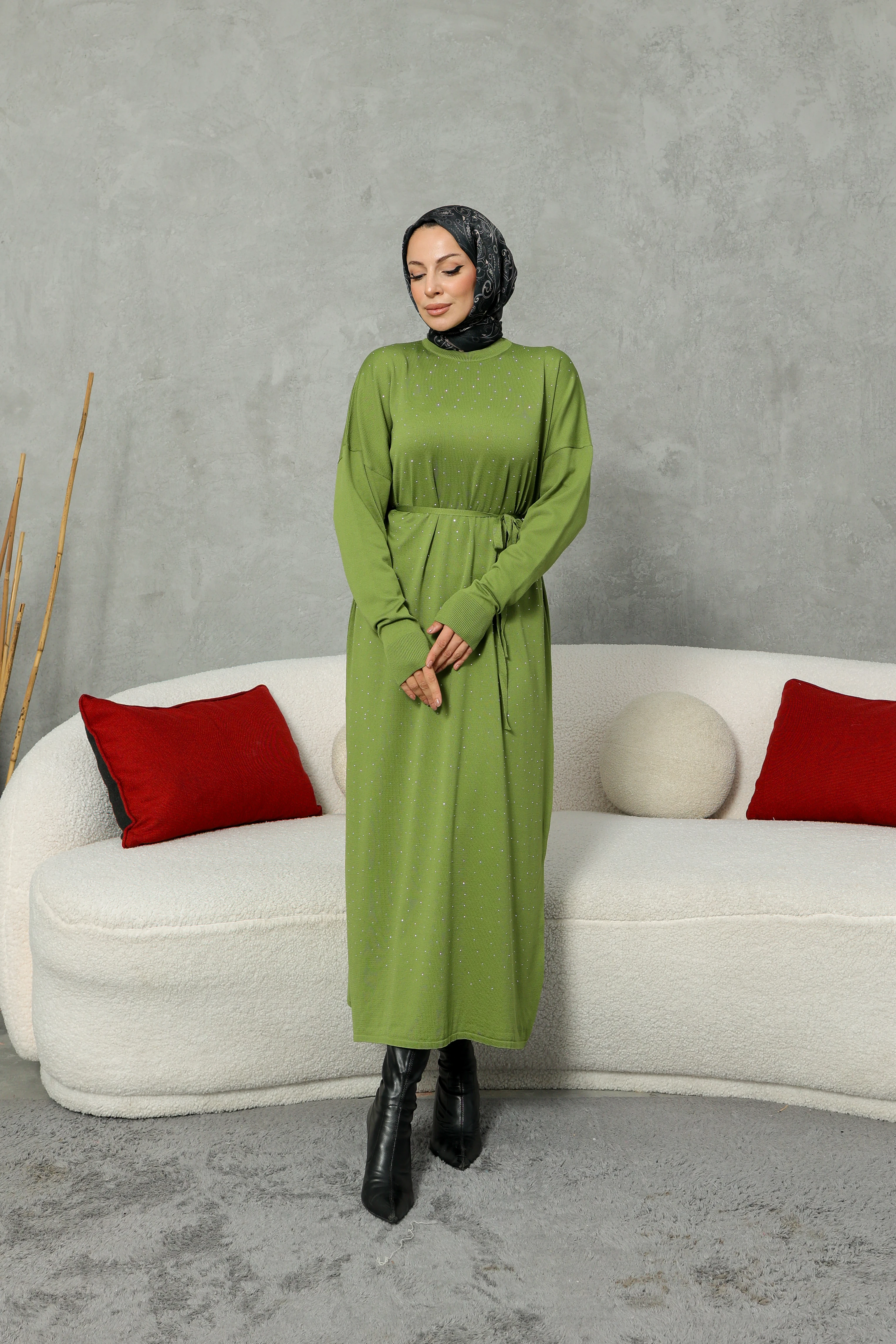 Taş Detaylı Kuşaklı Triko Elbise