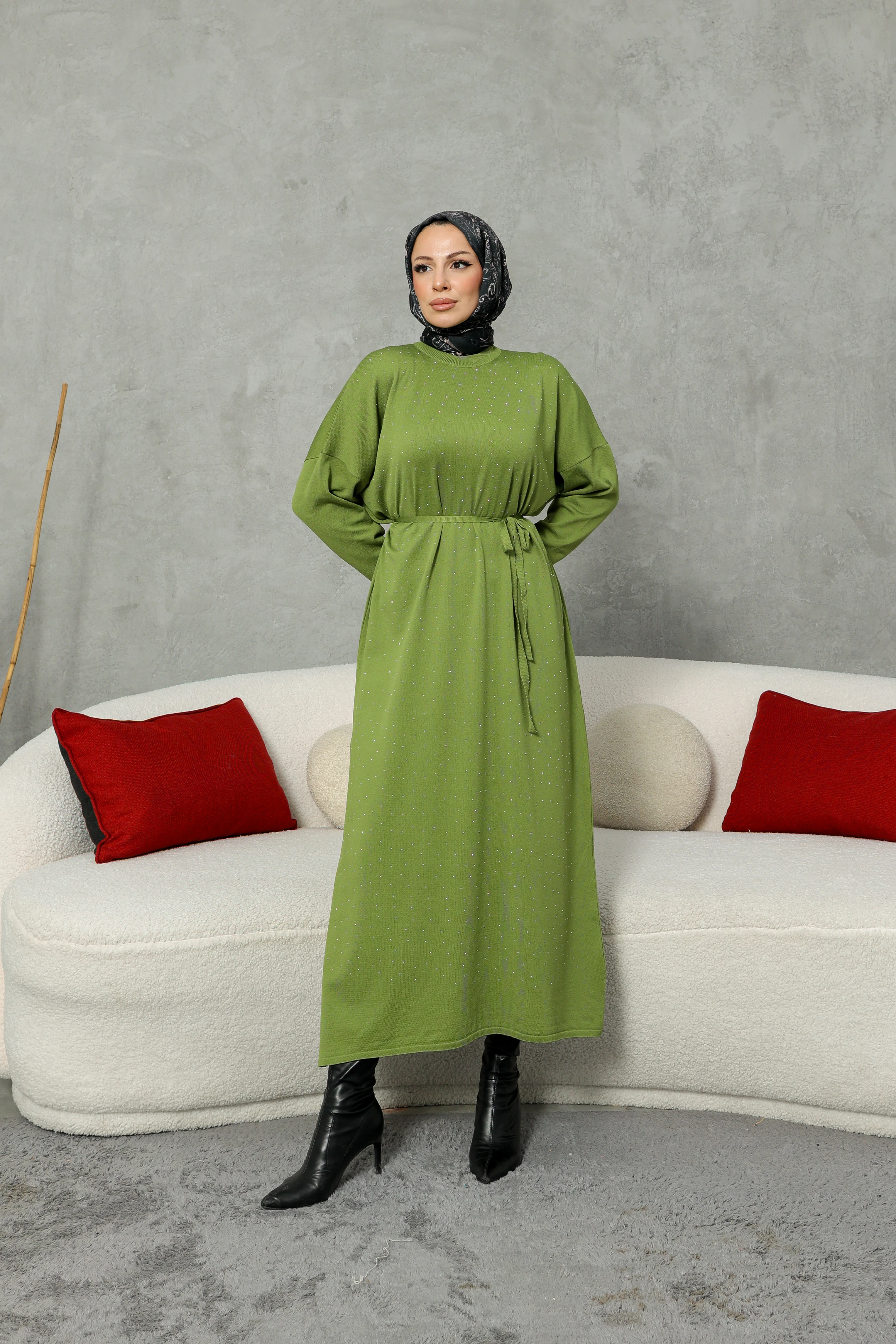 Taş Detaylı Kuşaklı Triko Elbise