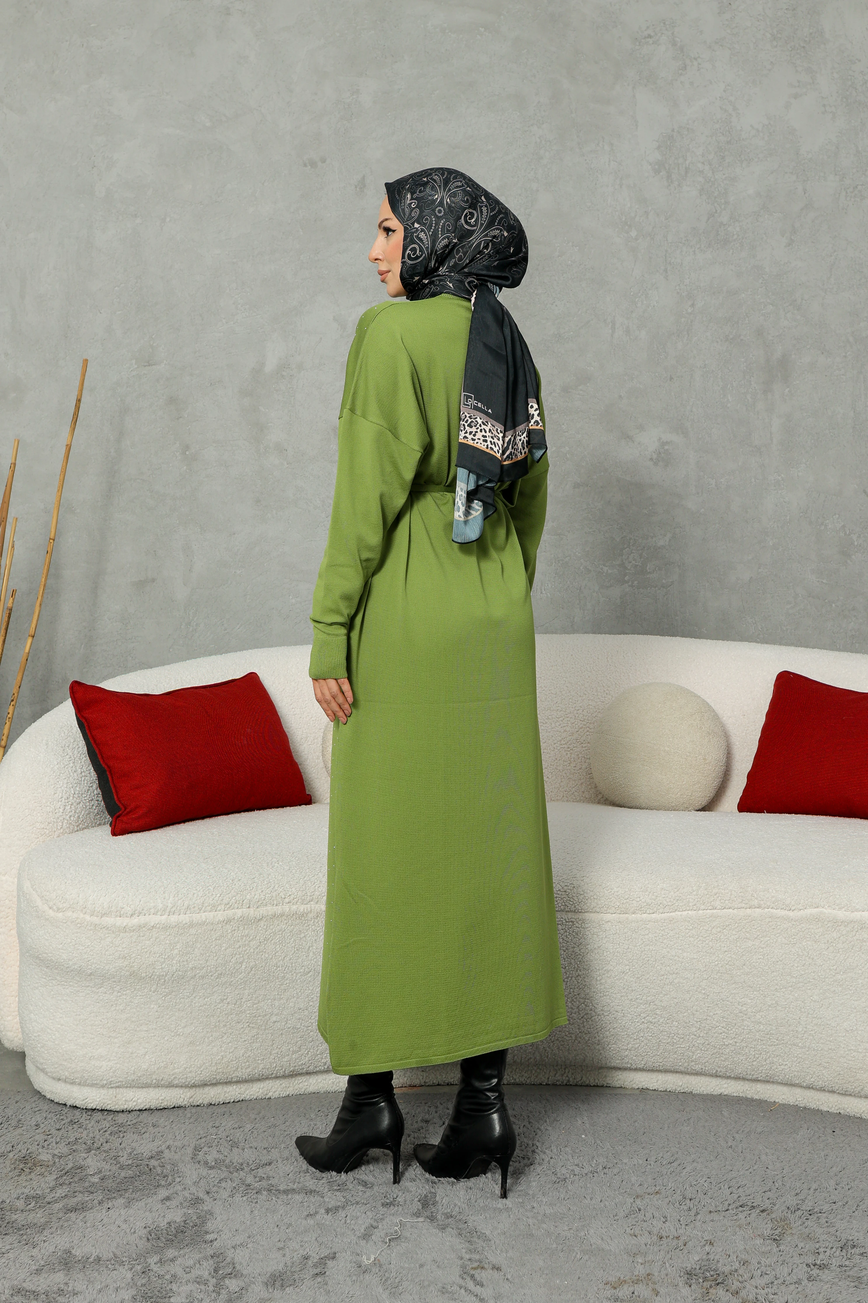 Taş Detaylı Kuşaklı Triko Elbise