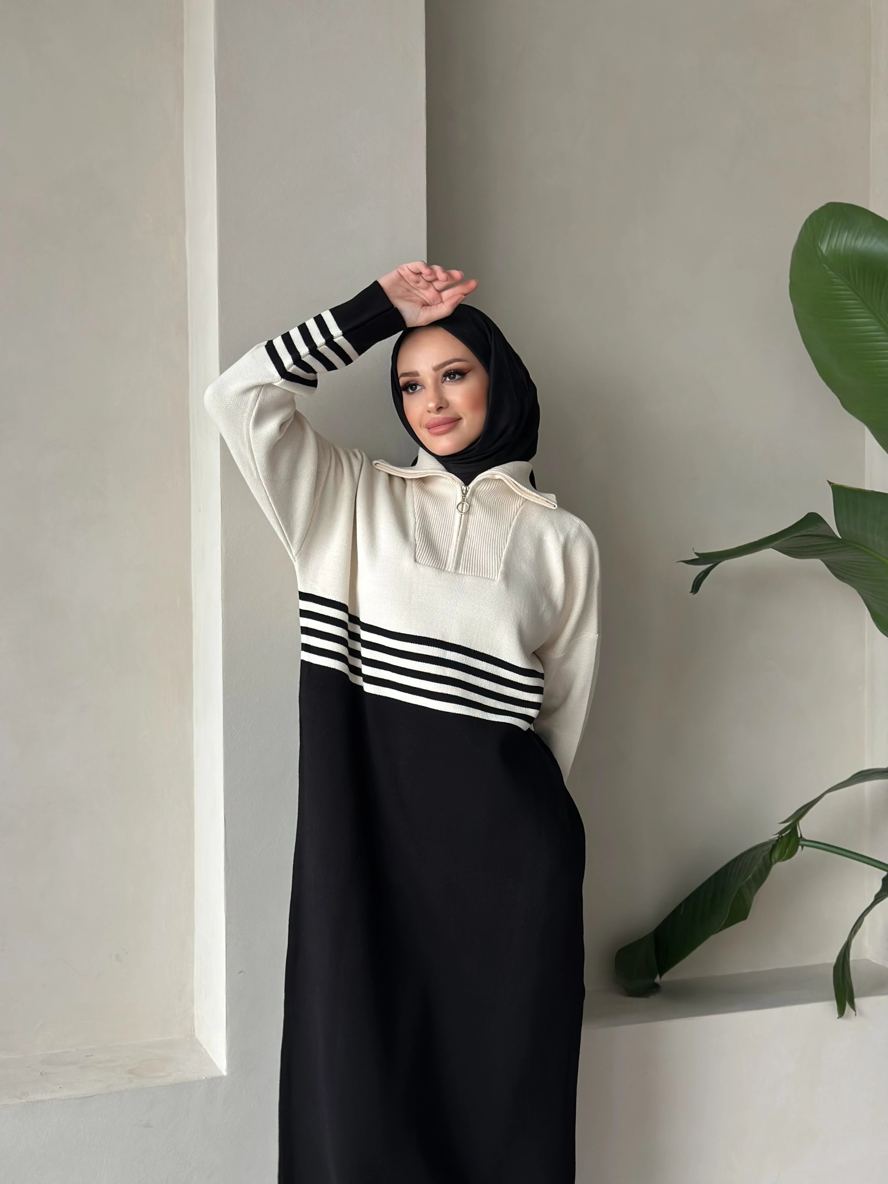 Çizgi Detaylı Fermuarlı Triko ElbiseÇizgi Detaylı Fermuarlı Triko Elbise