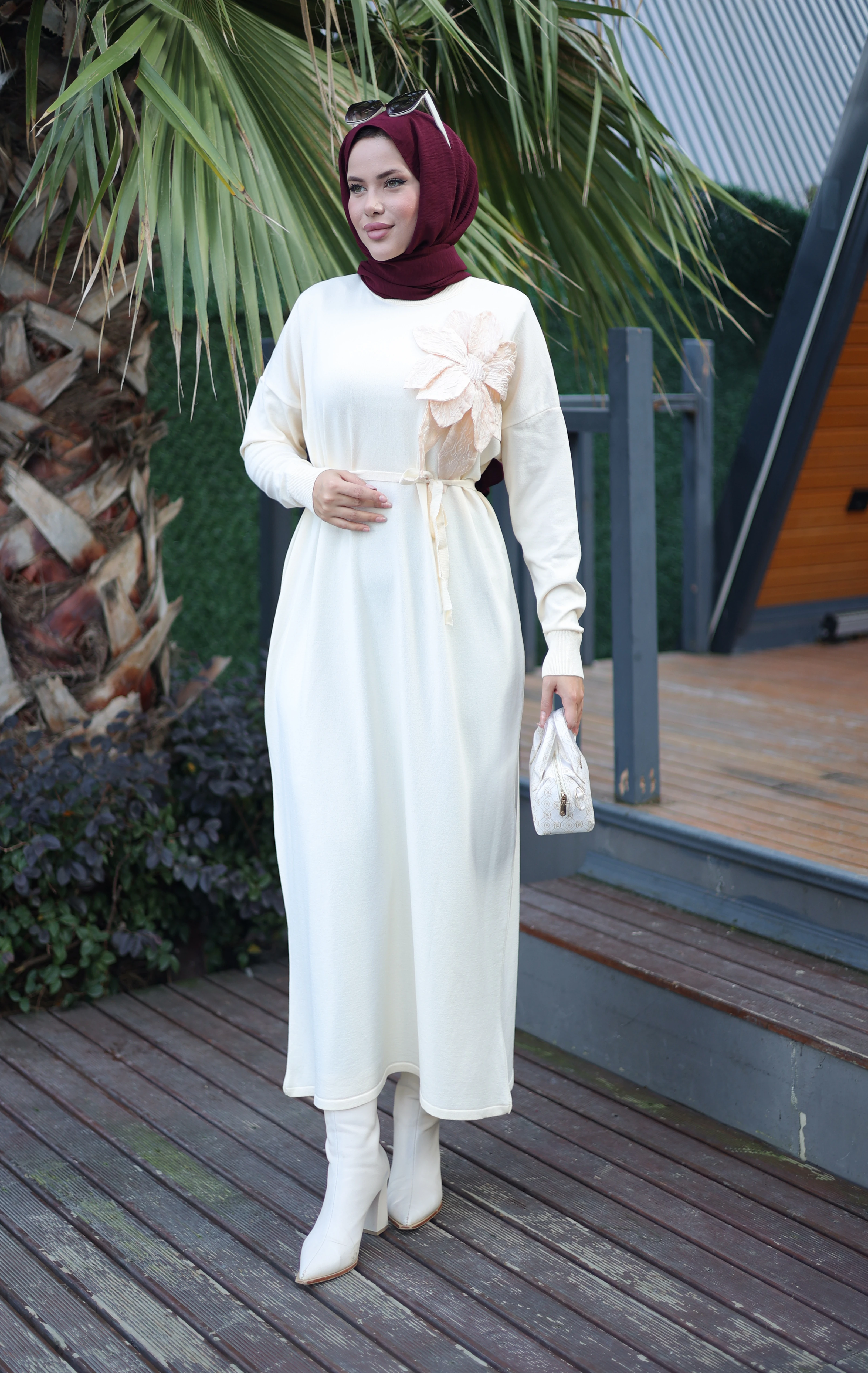 3D Çiçek Detaylı Kuşaklı Uzun Elbise