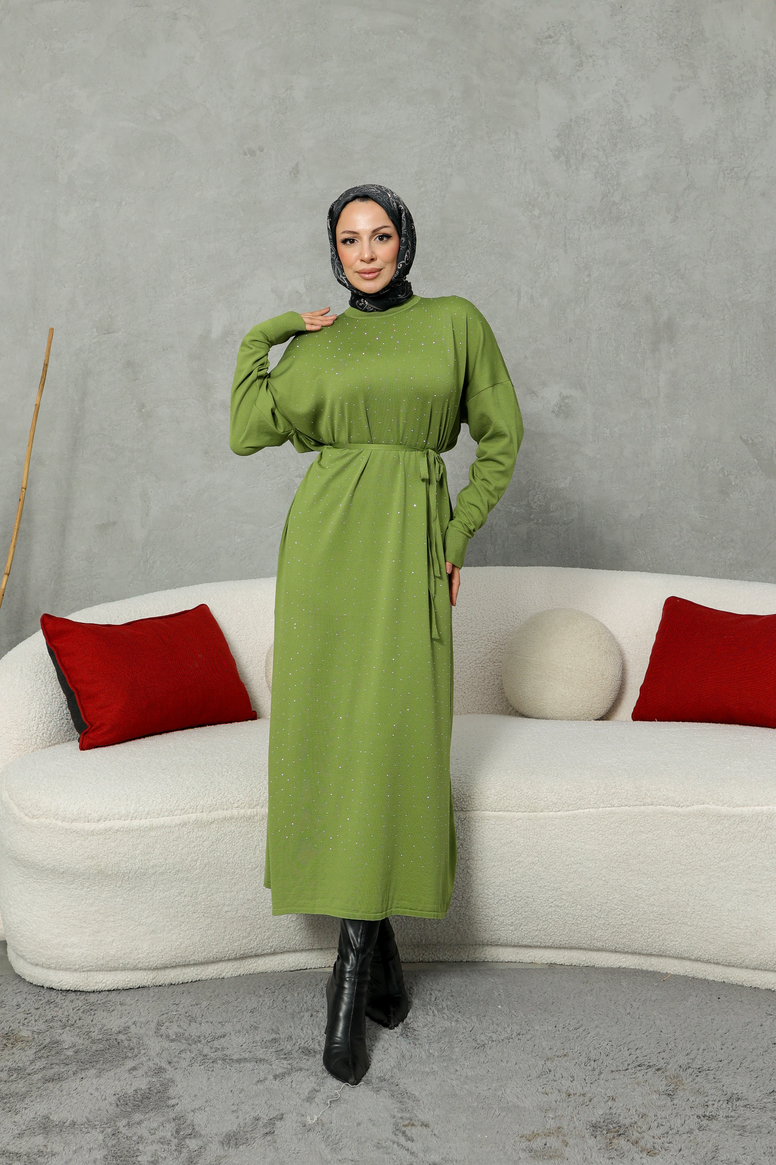 Taş Detaylı Kuşaklı Triko Elbise