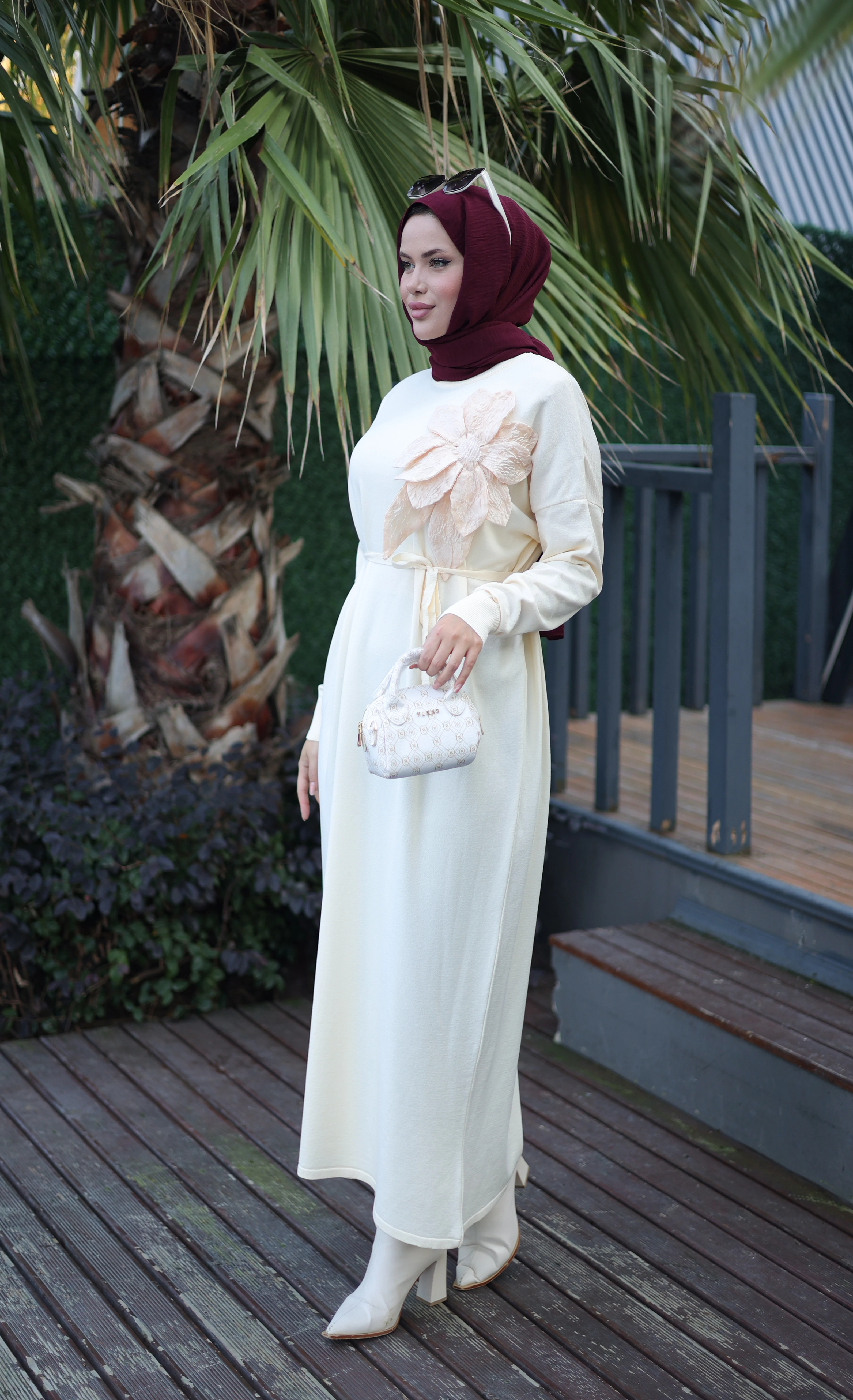 3D Çiçek Detaylı Kuşaklı Uzun Elbise