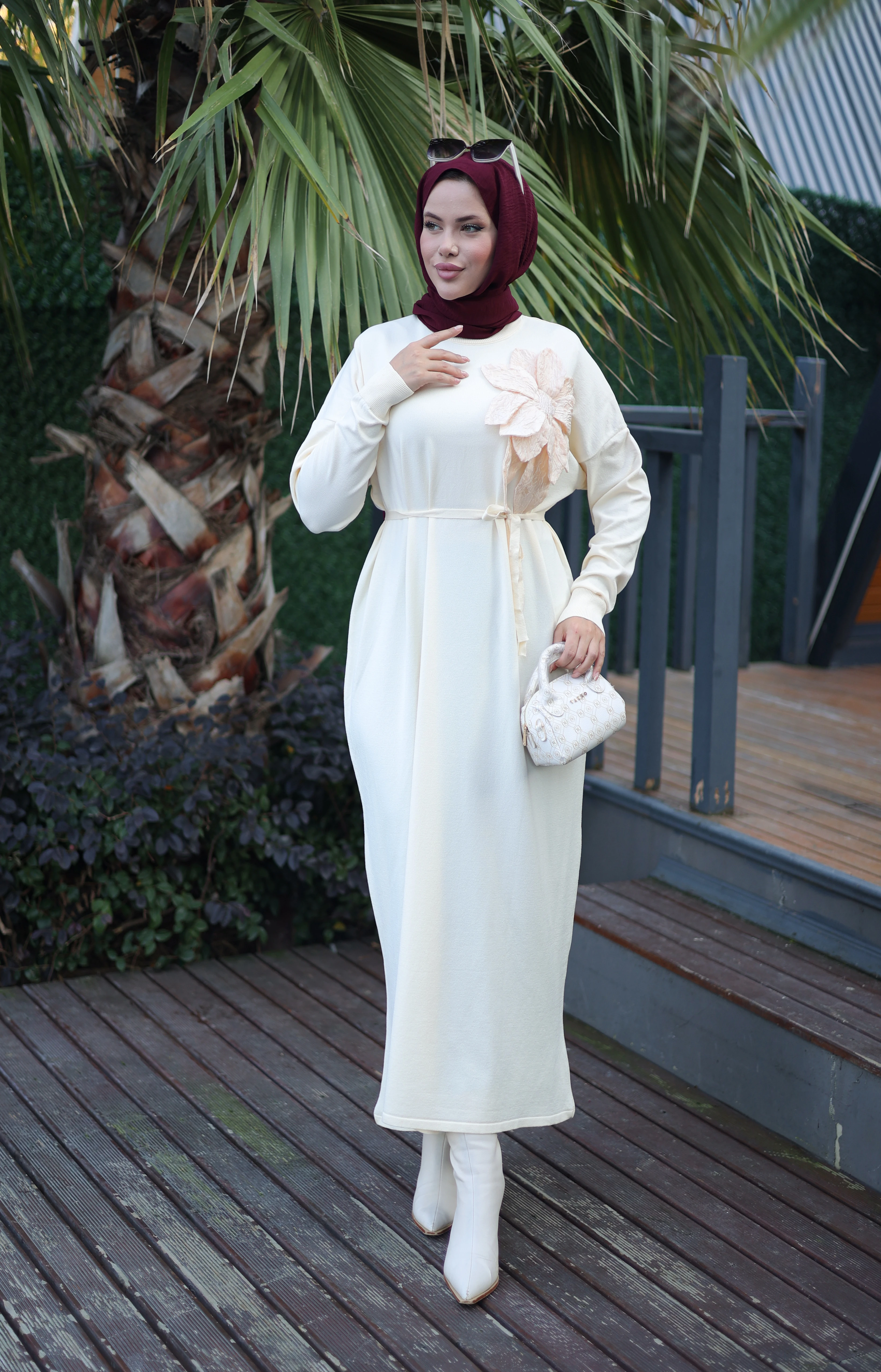 3D Çiçek Detaylı Kuşaklı Uzun Elbise