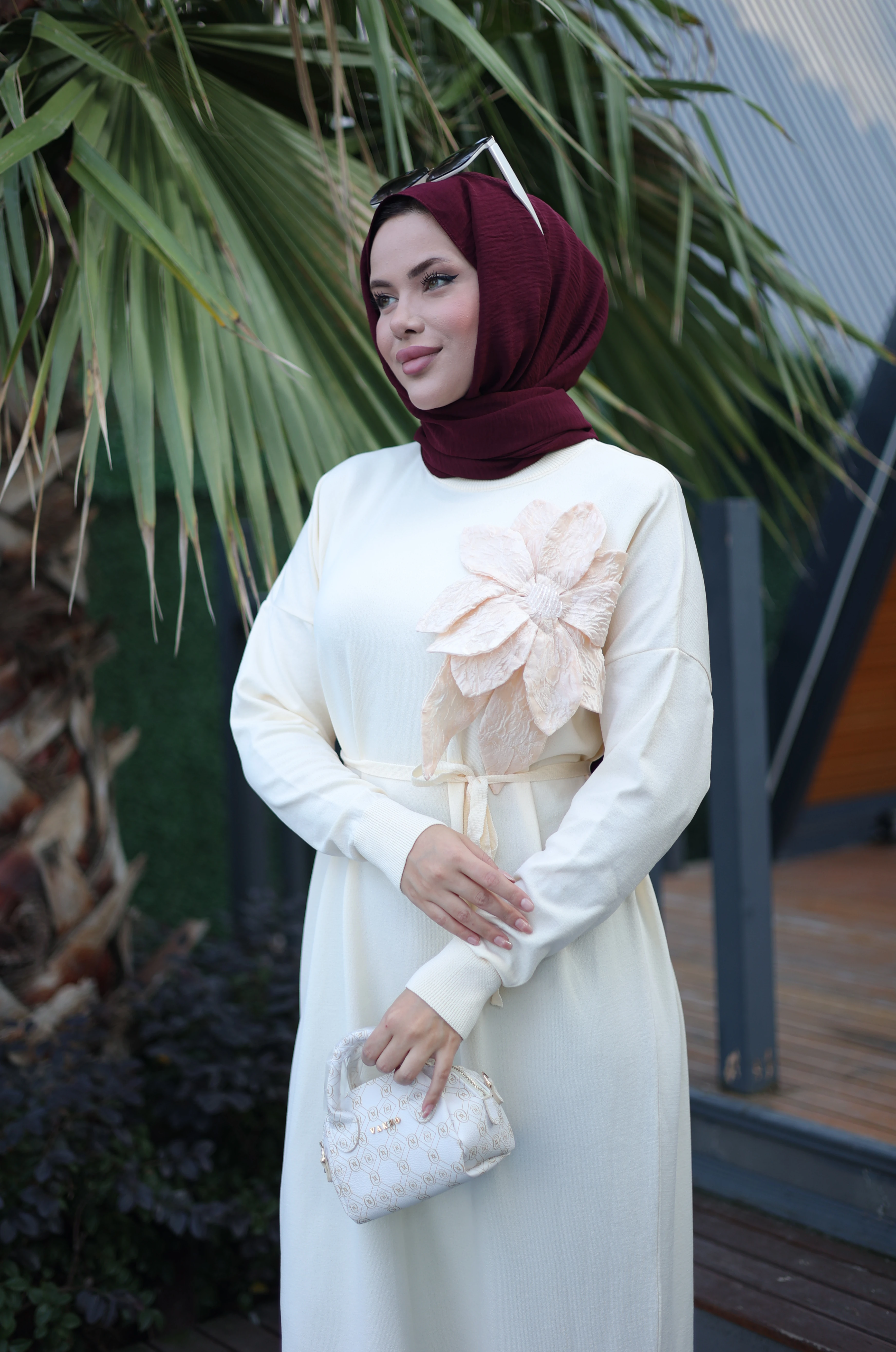 3D Çiçek Detaylı Kuşaklı Uzun Elbise