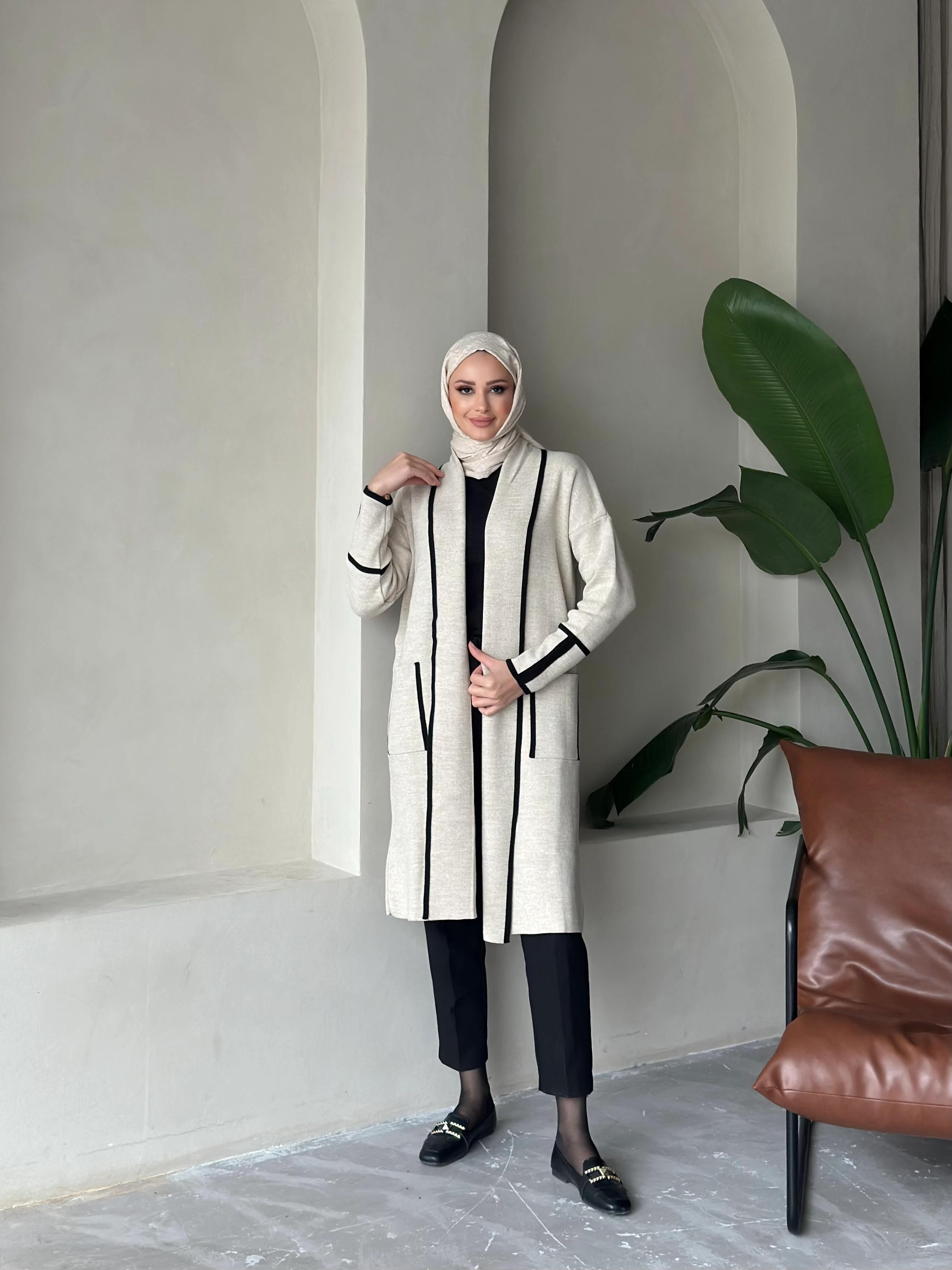 Kontrast Şerit Detaylı Uzun Hırka - bej