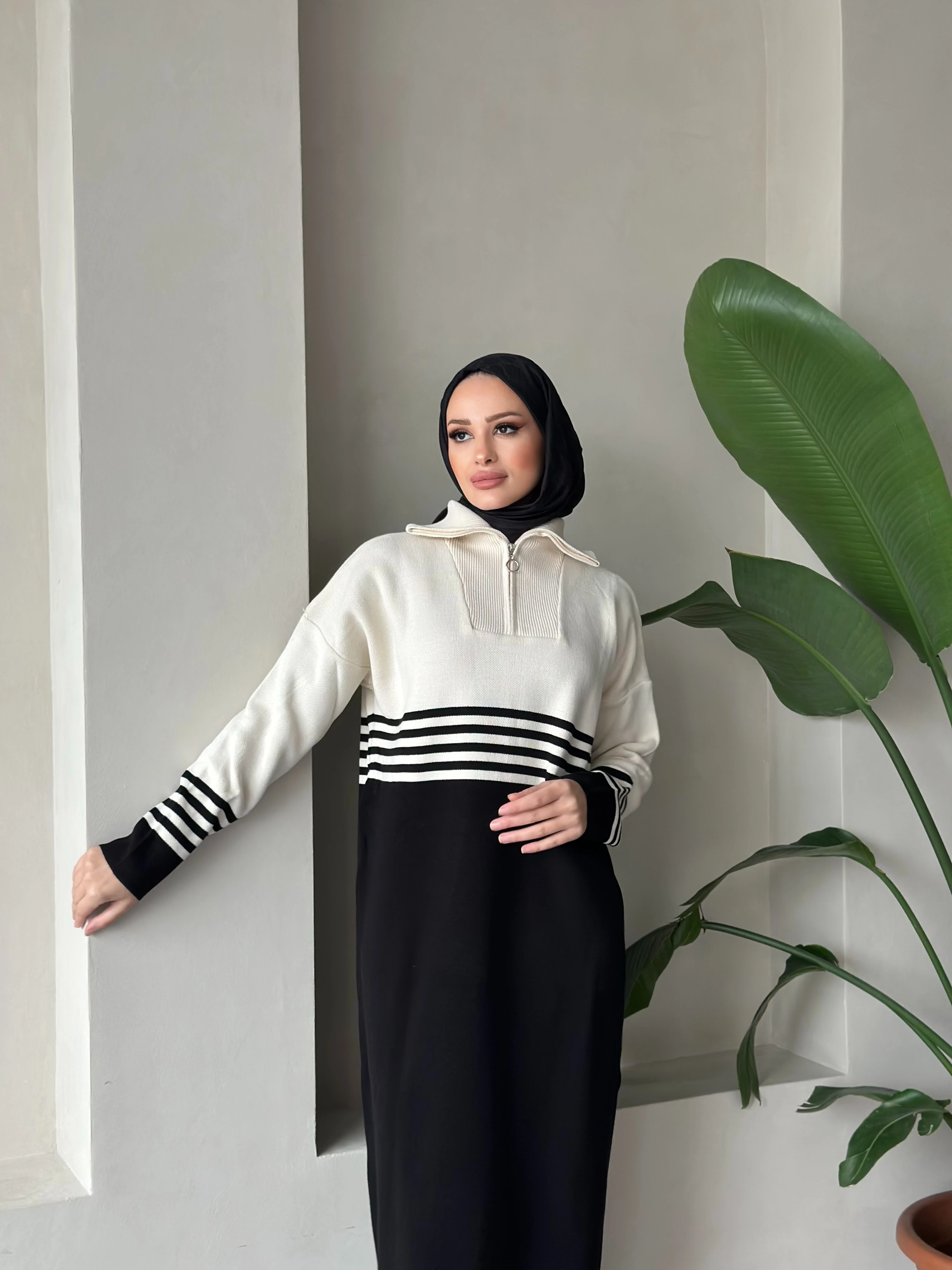 Çizgi Detaylı Fermuarlı Triko ElbiseÇizgi Detaylı Fermuarlı Triko Elbise