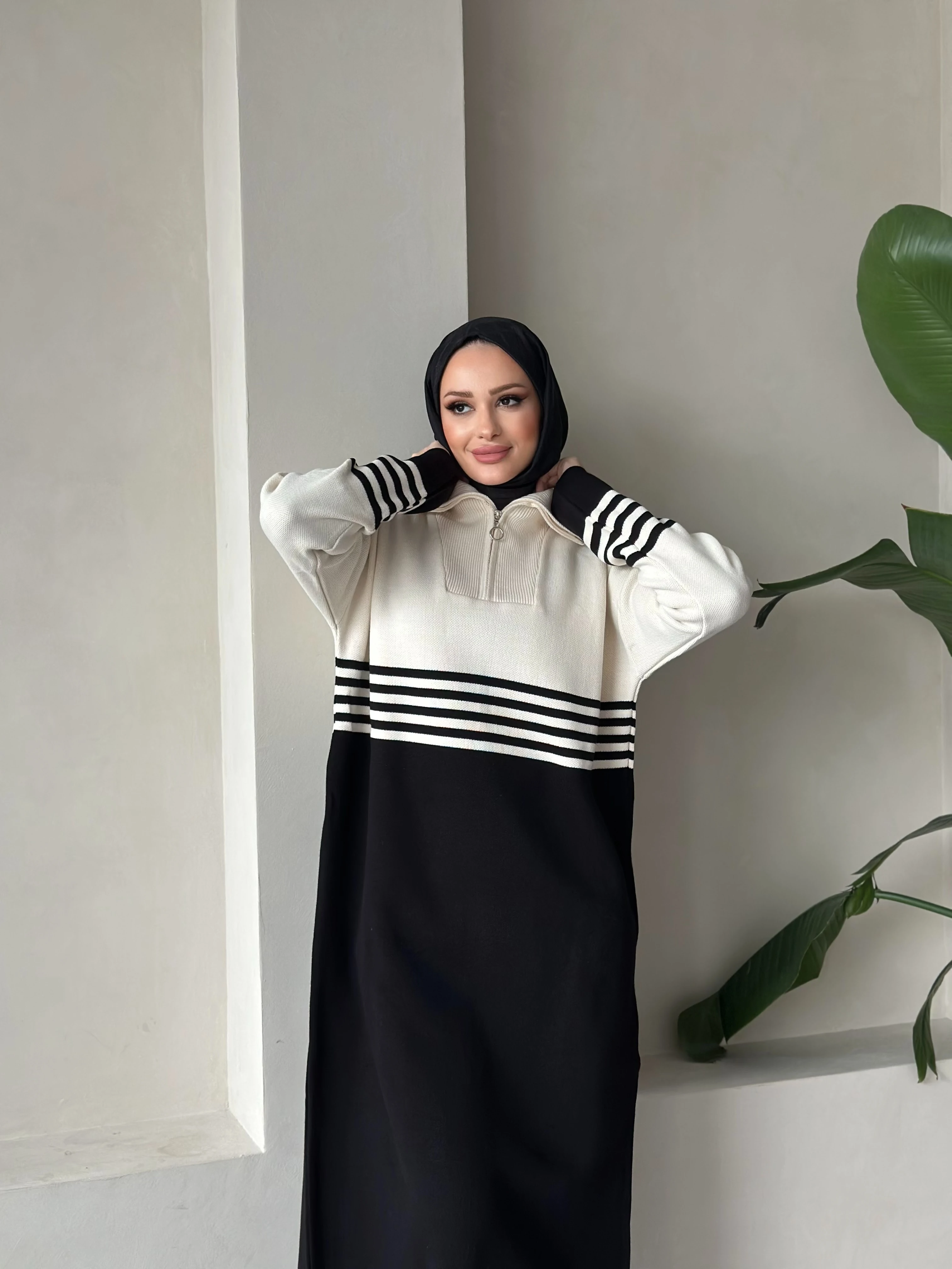 Çizgi Detaylı Fermuarlı Triko ElbiseÇizgi Detaylı Fermuarlı Triko Elbise