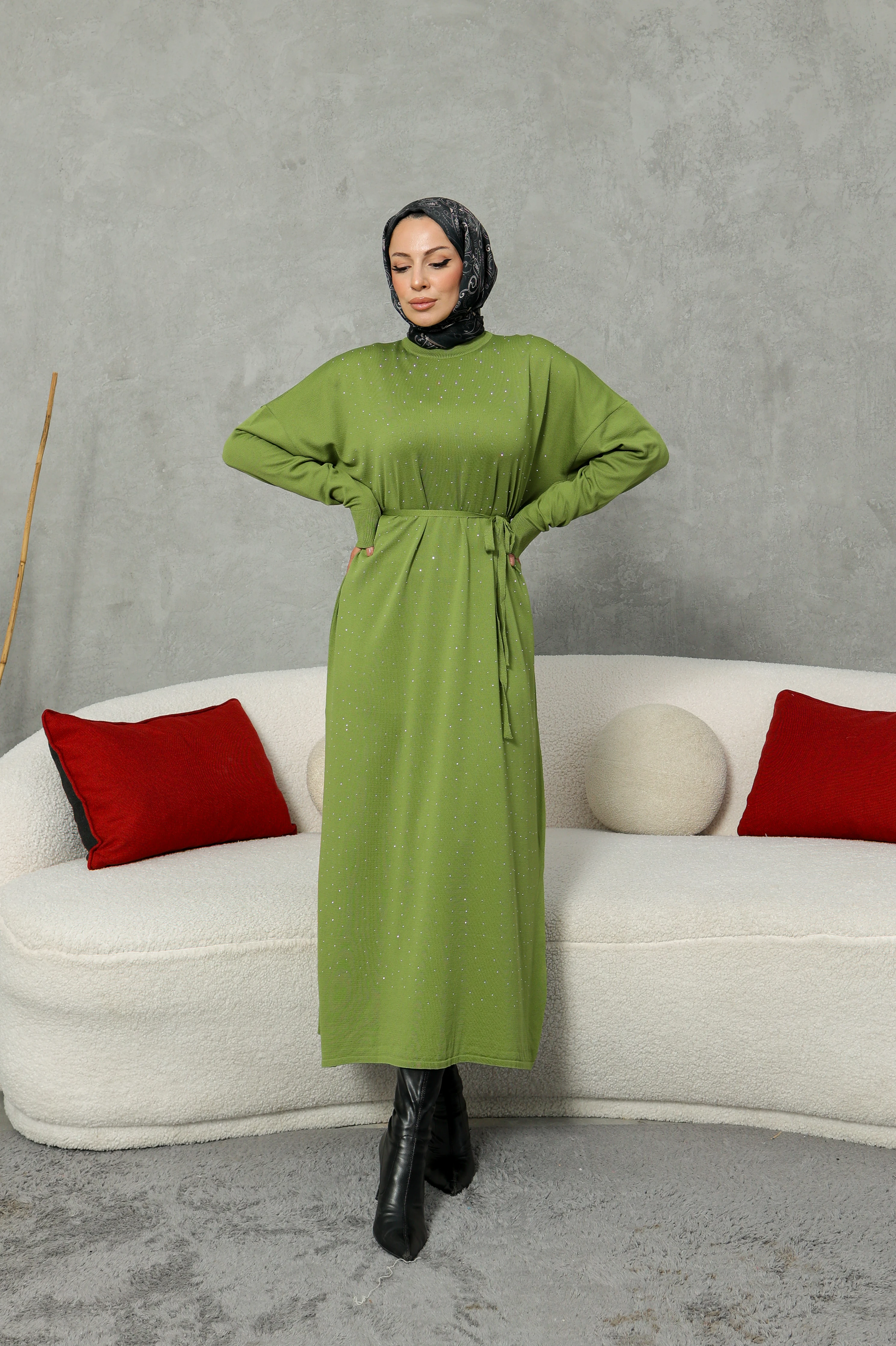 Taş Detaylı Kuşaklı Triko Elbise