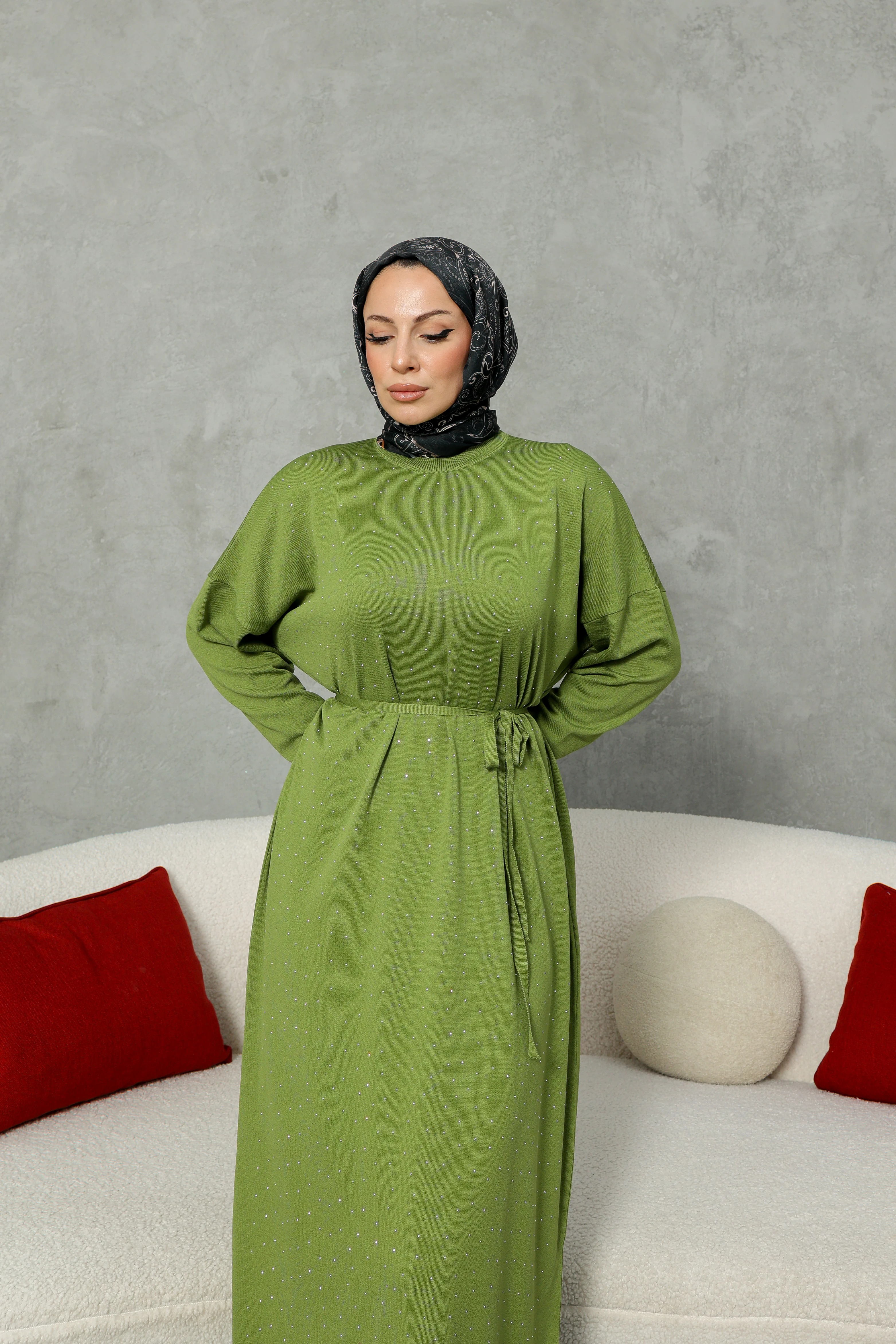 Taş Detaylı Kuşaklı Triko Elbise