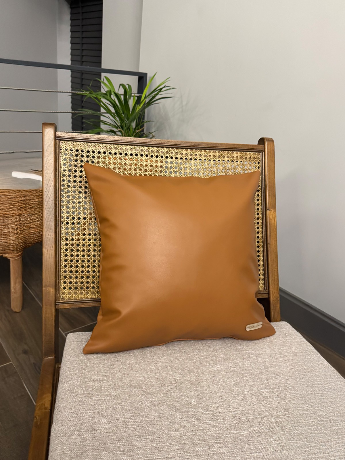 Solid Taba Basic Parlak Suni Deri Kare Dekoratif Kırlent Kılıfı 45x45cm