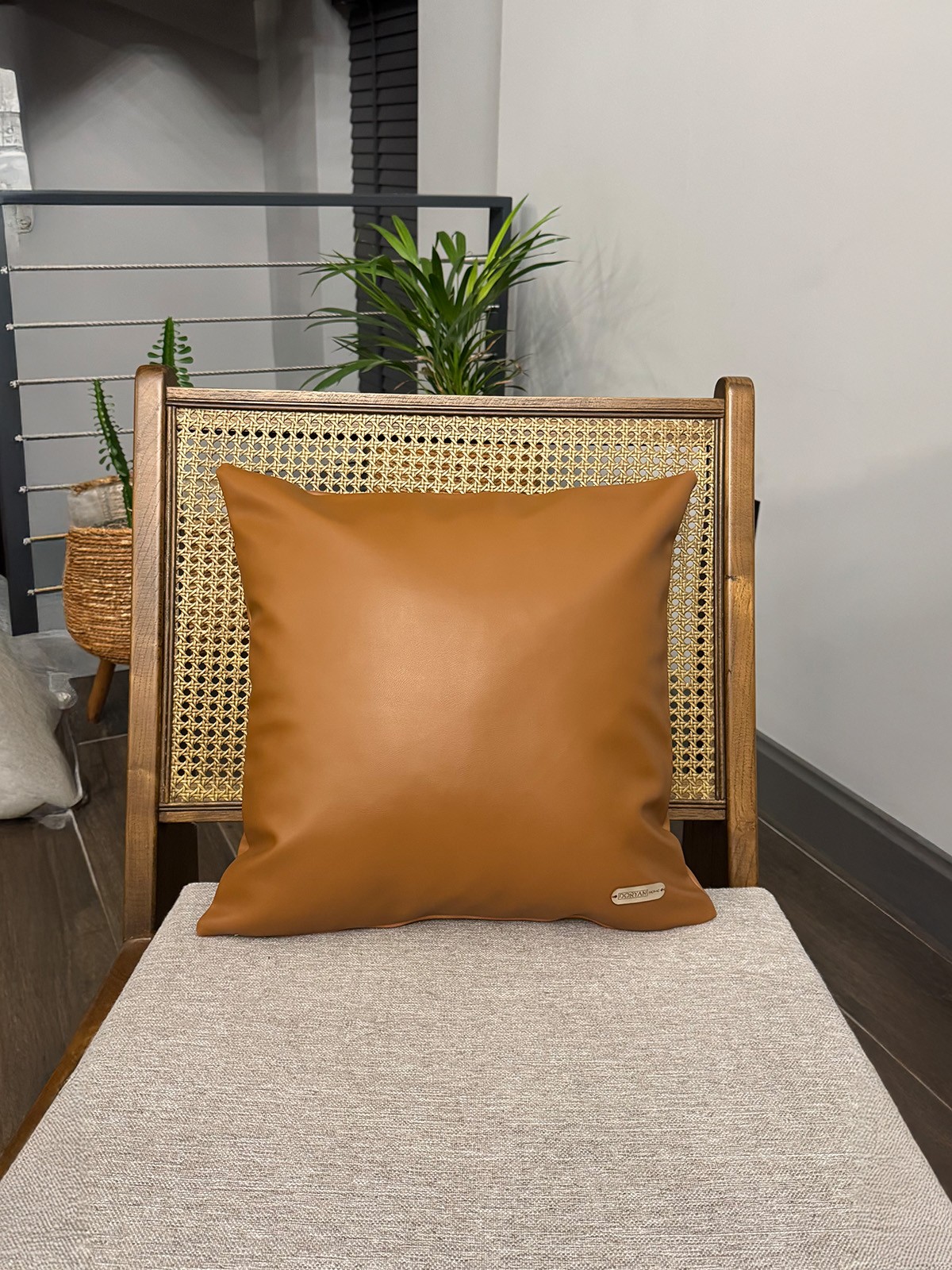 Solid Taba Basic Parlak Suni Deri Kare Dekoratif Kırlent Kılıfı 45x45cm
