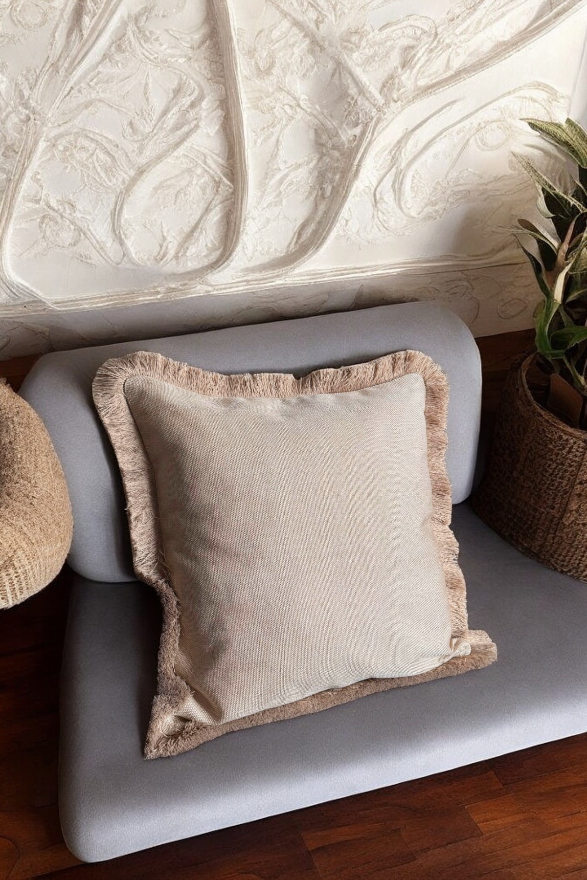 Vera Basic Keten Döşemelik Kumaş Püskül Fırfır Detaylı Krem Kare Kırlent Kılıfı 45x45cm