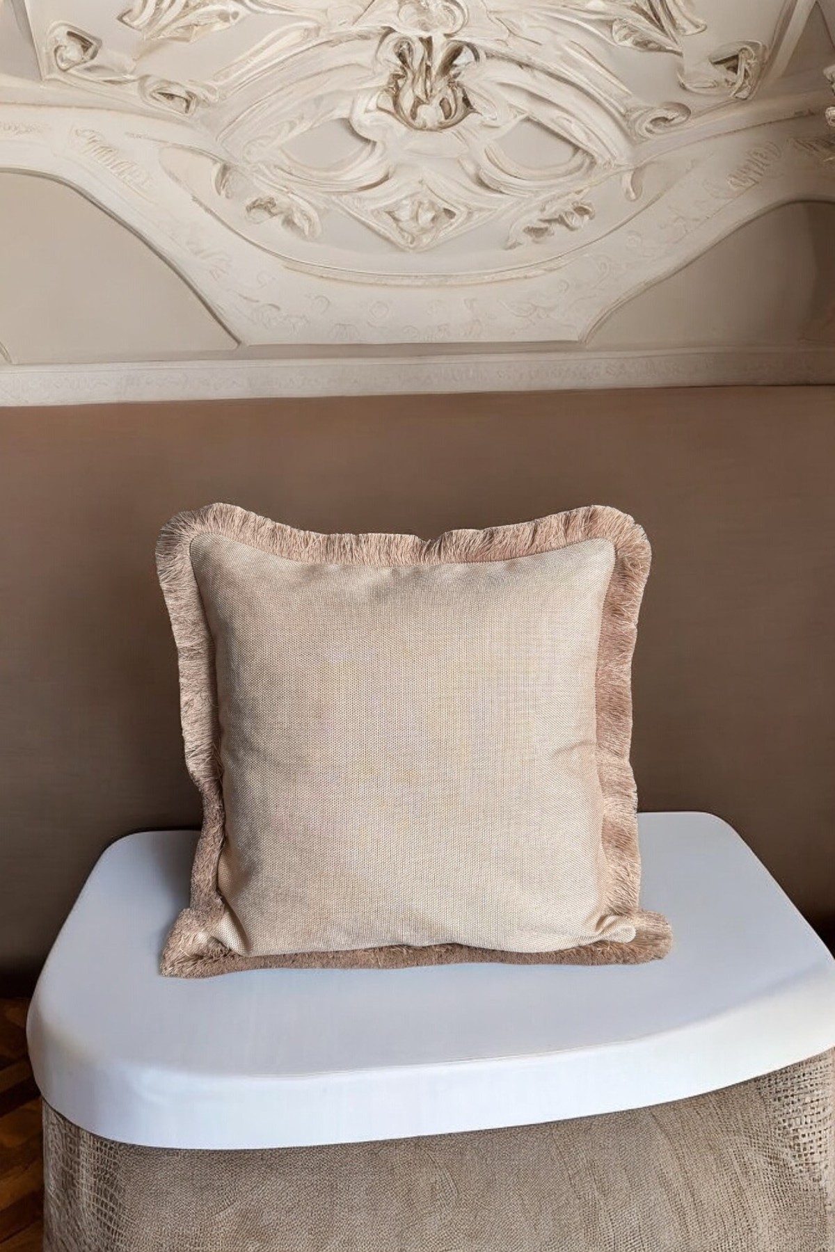Vera Basic Keten Döşemelik Kumaş Püskül Fırfır Detaylı Krem Kare Kırlent Kılıfı 45x45cm